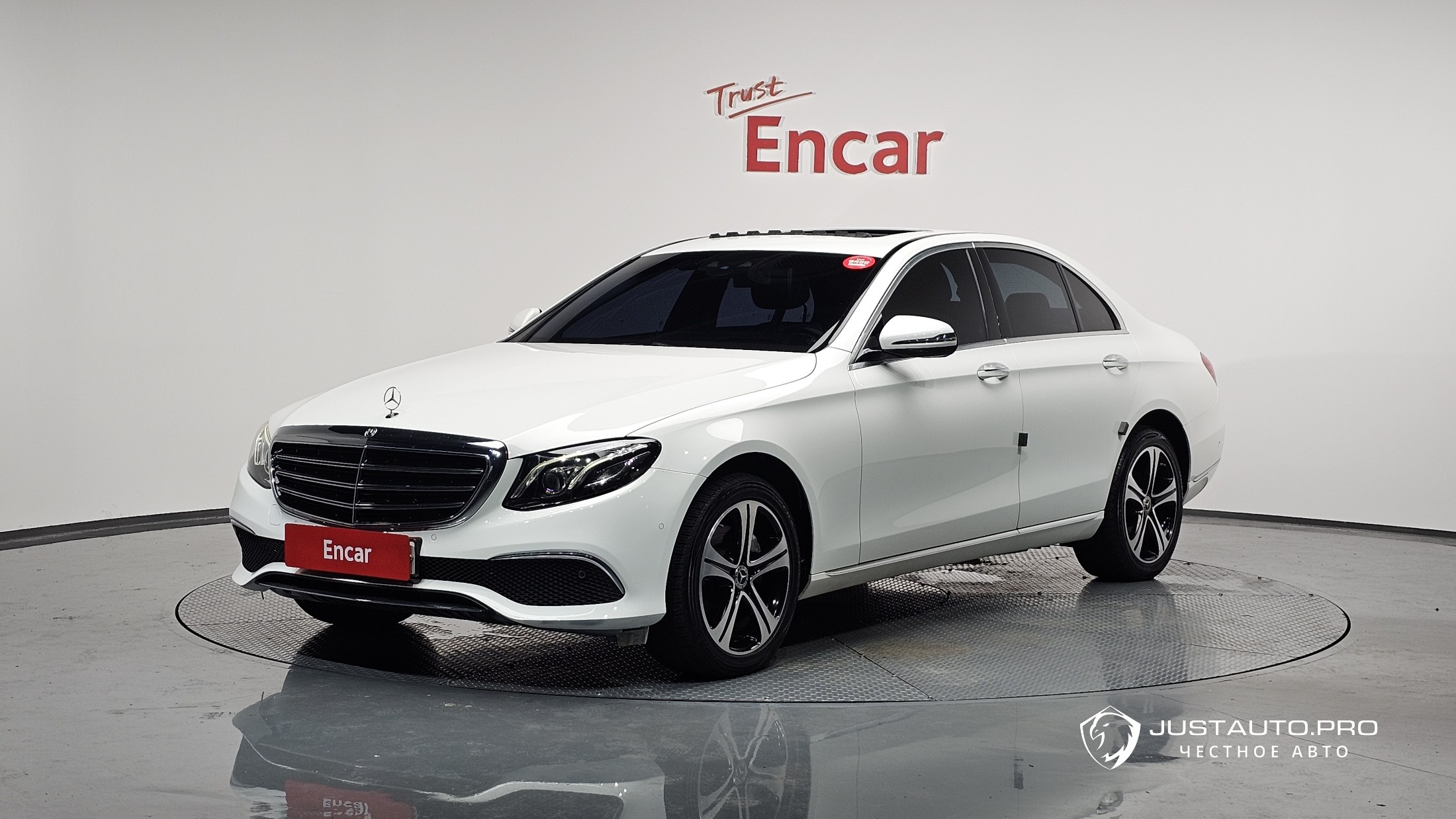 Автомобиль Mercedes-Benz E-Class