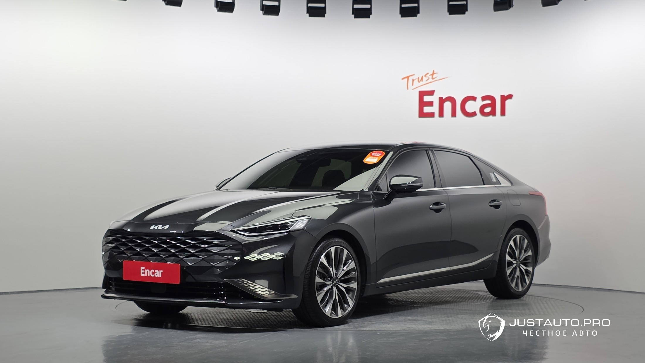 Автомобиль Kia K8