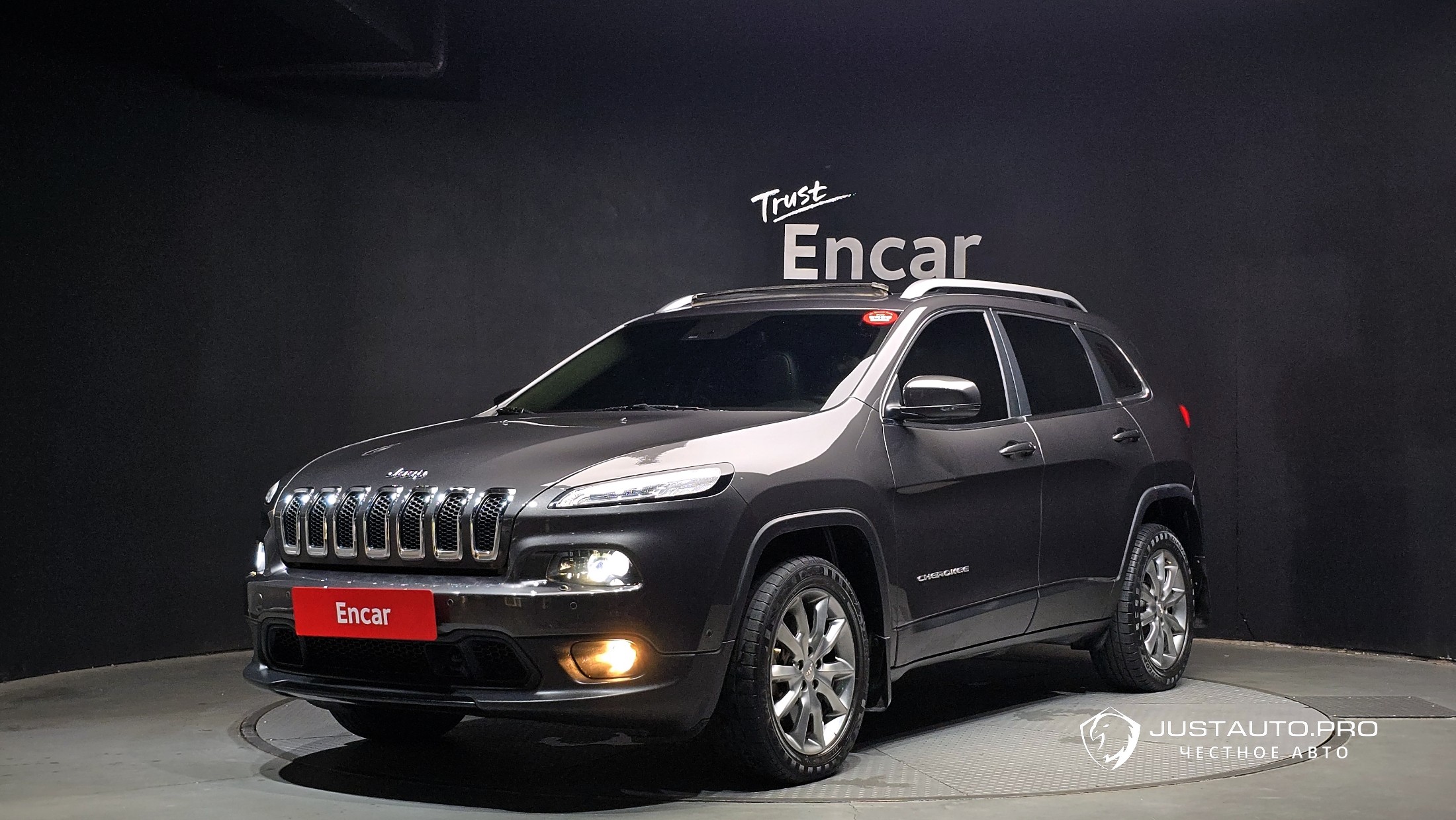 Автомобиль Jeep Cherokee
