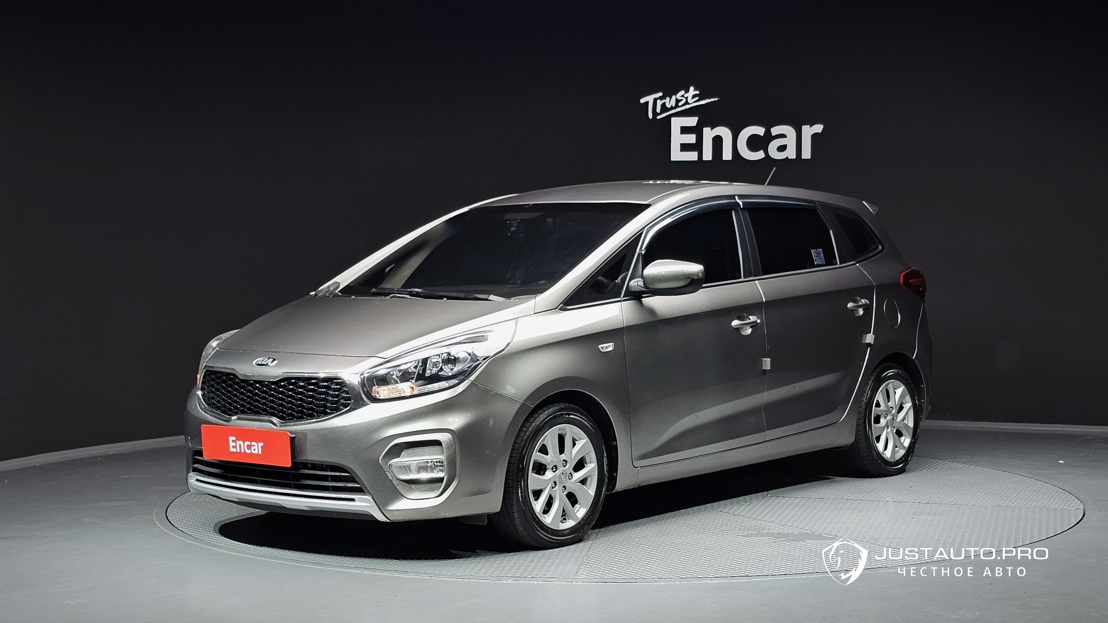 Автомобиль Kia Carens