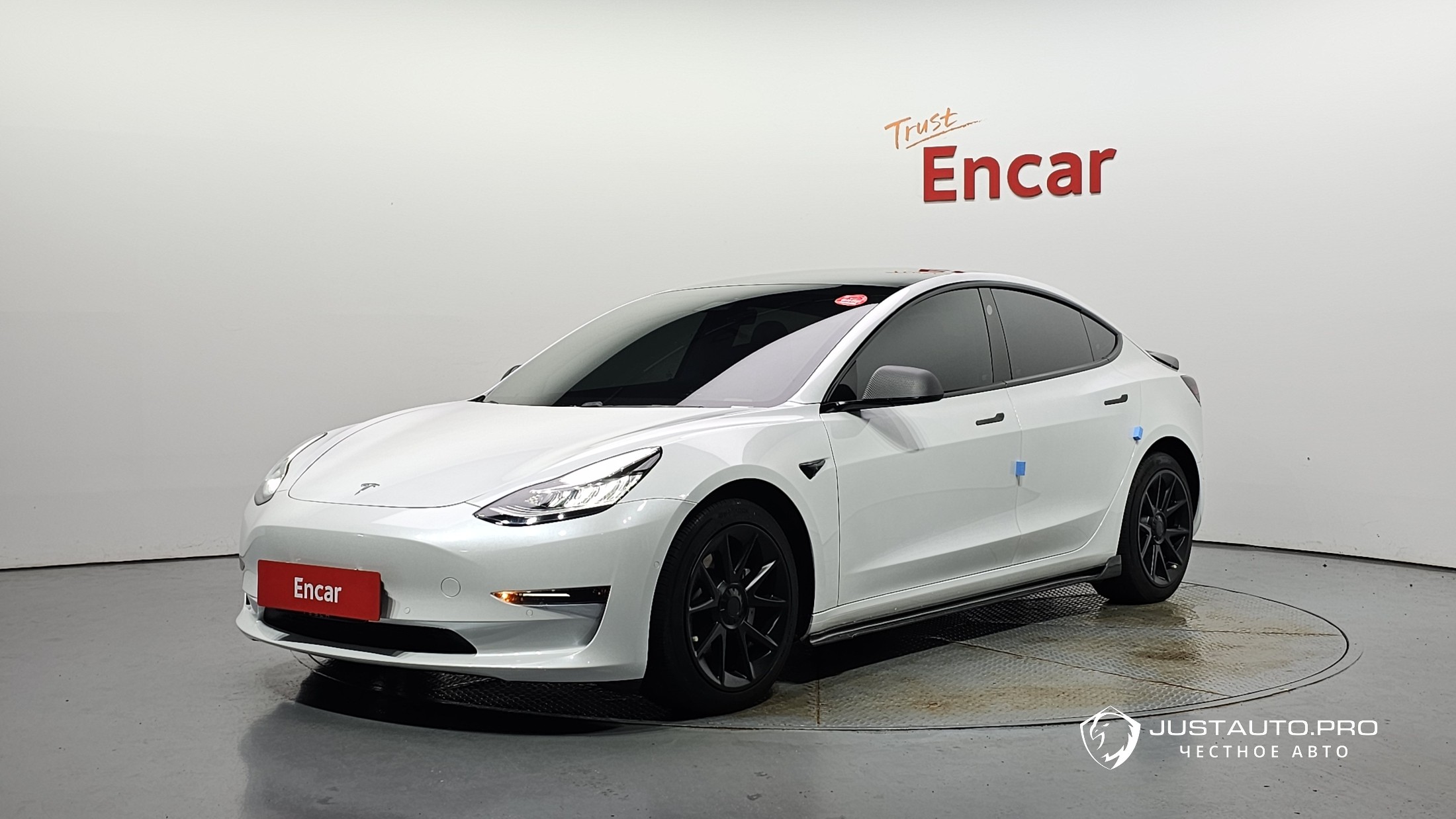 Автомобиль Tesla Model 3