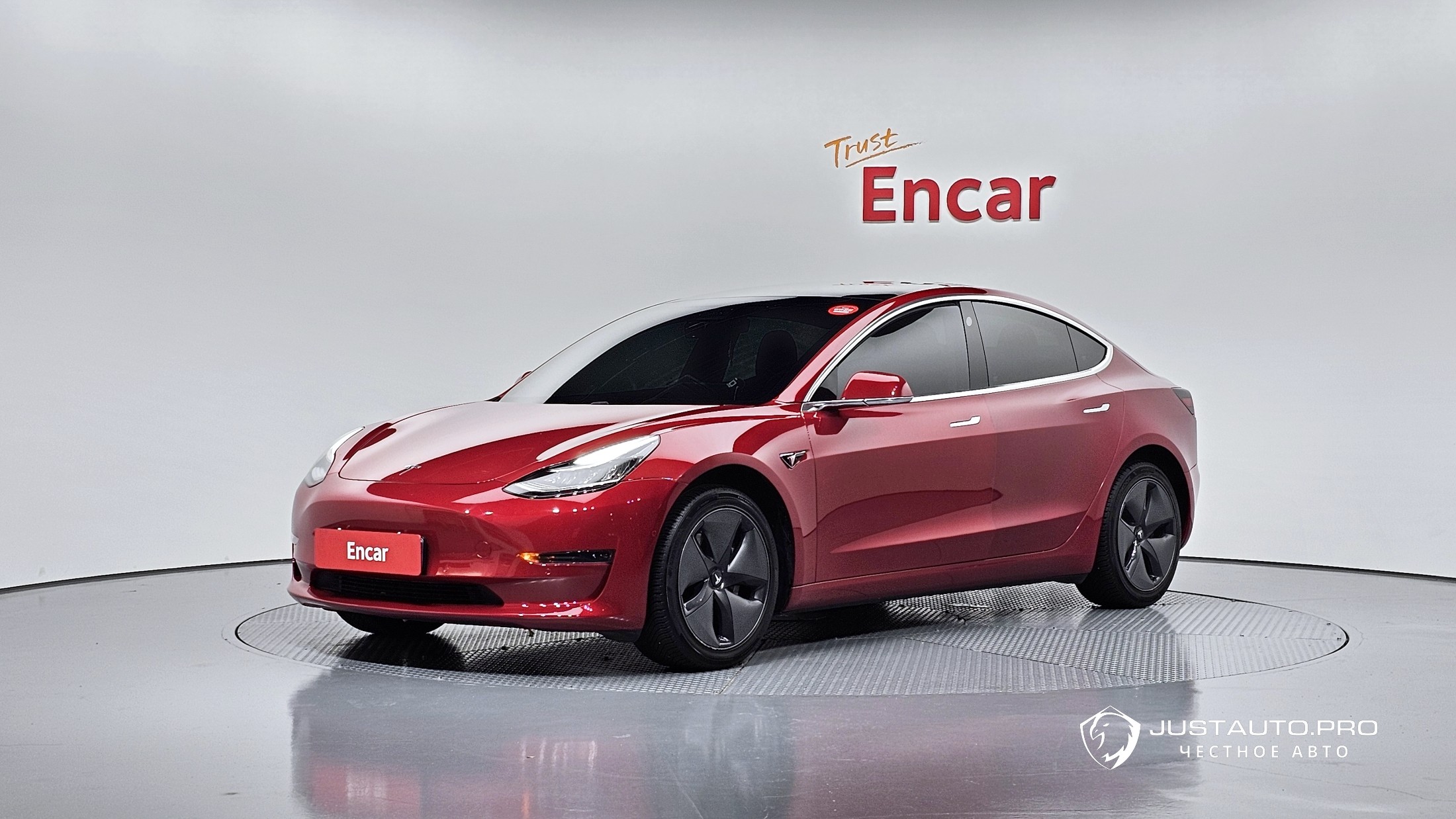 Автомобиль Tesla Model 3