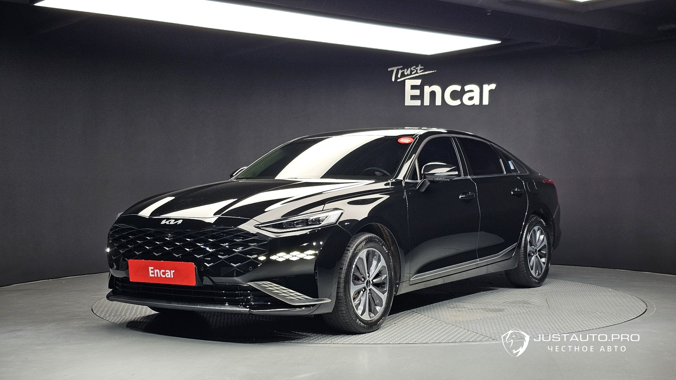 Автомобиль Kia K8