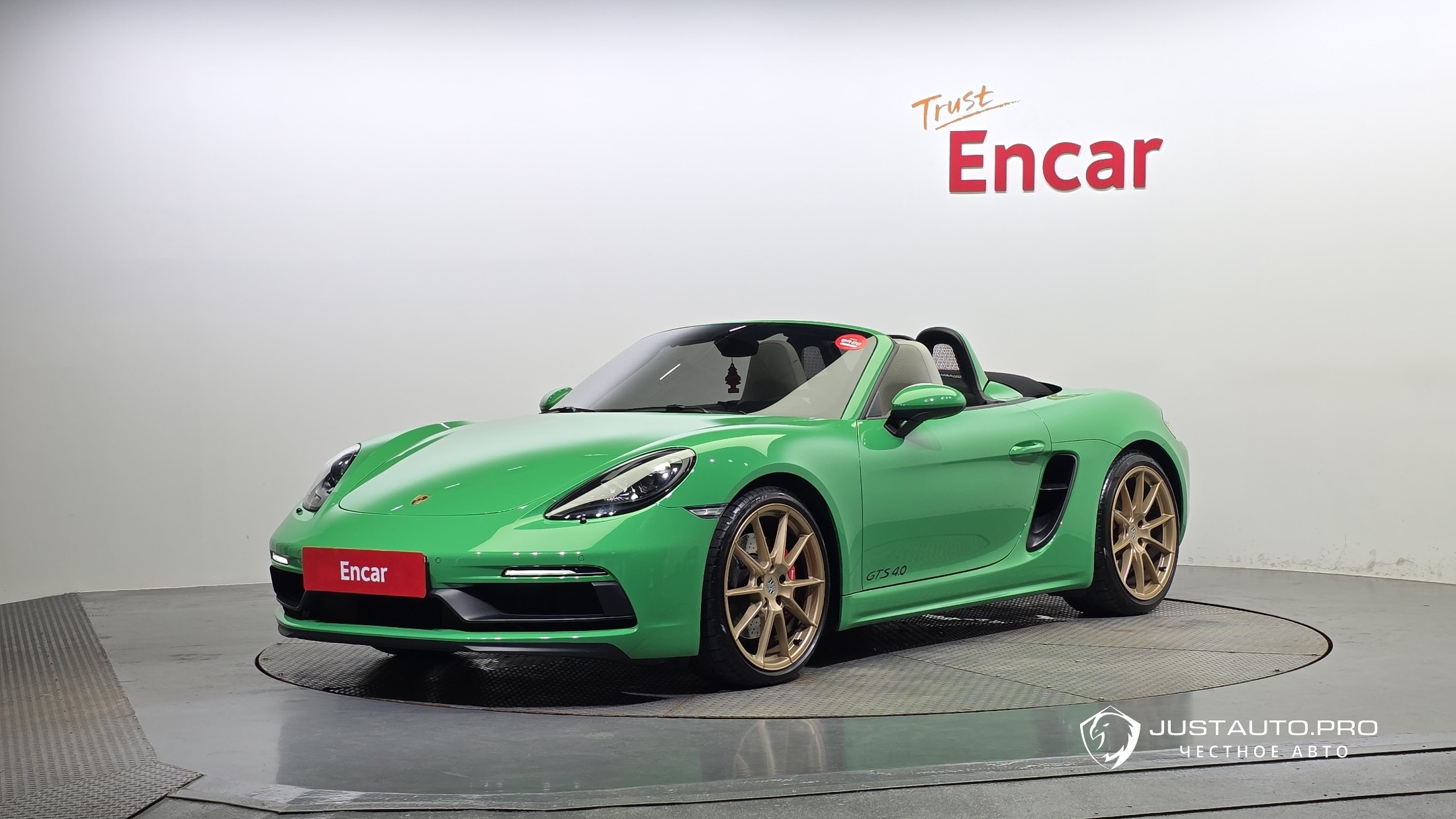 Автомобиль Porsche 718