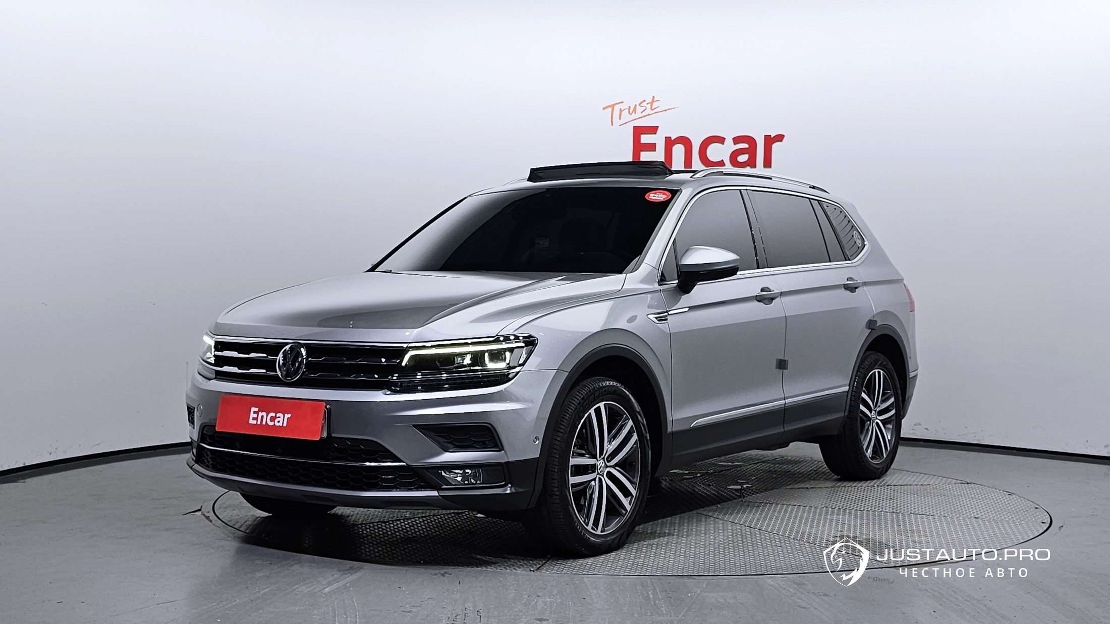 Автомобиль Volkswagen Tiguan