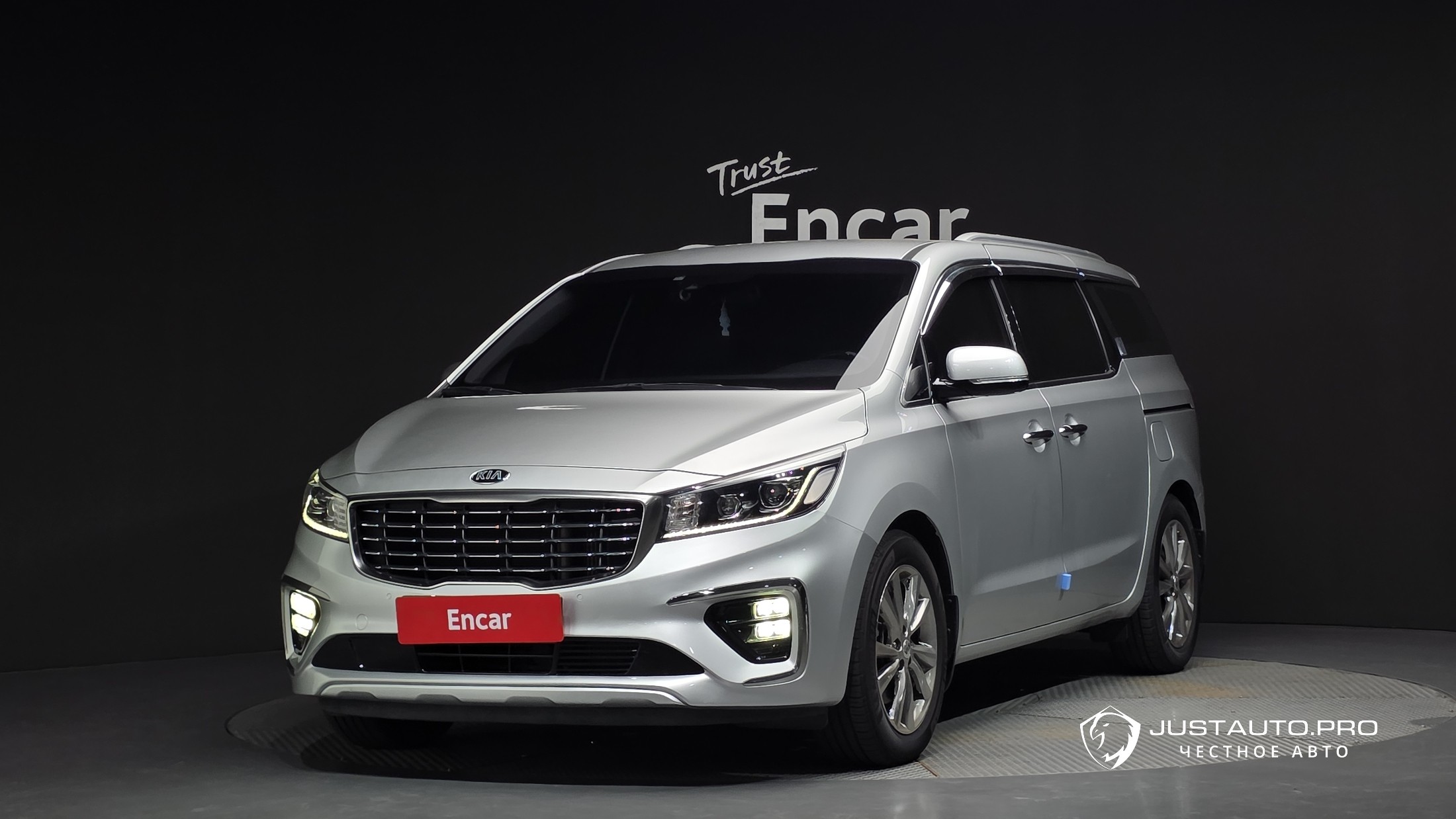 Автомобиль Kia Canival