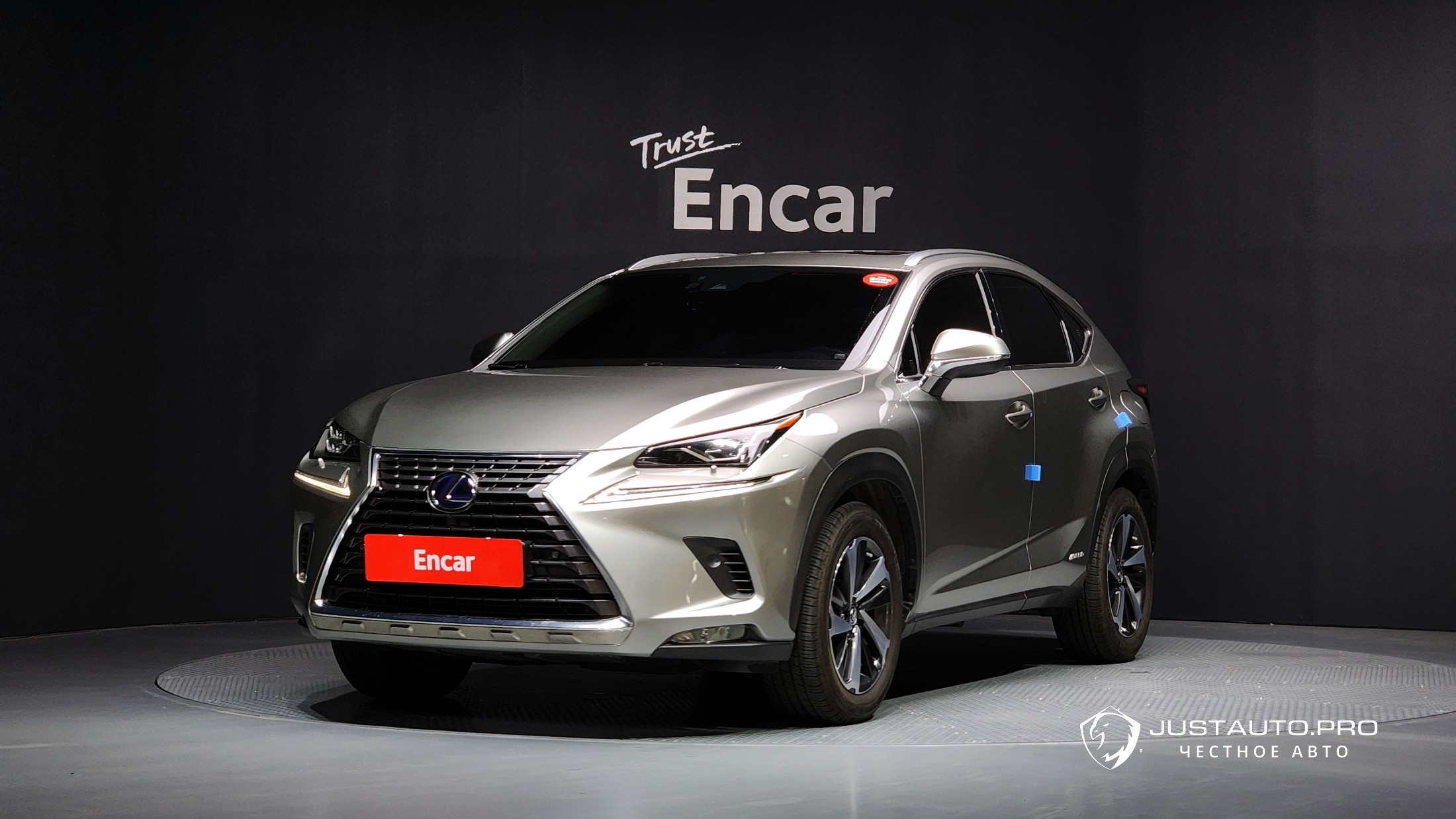 Автомобиль Lexus NX
