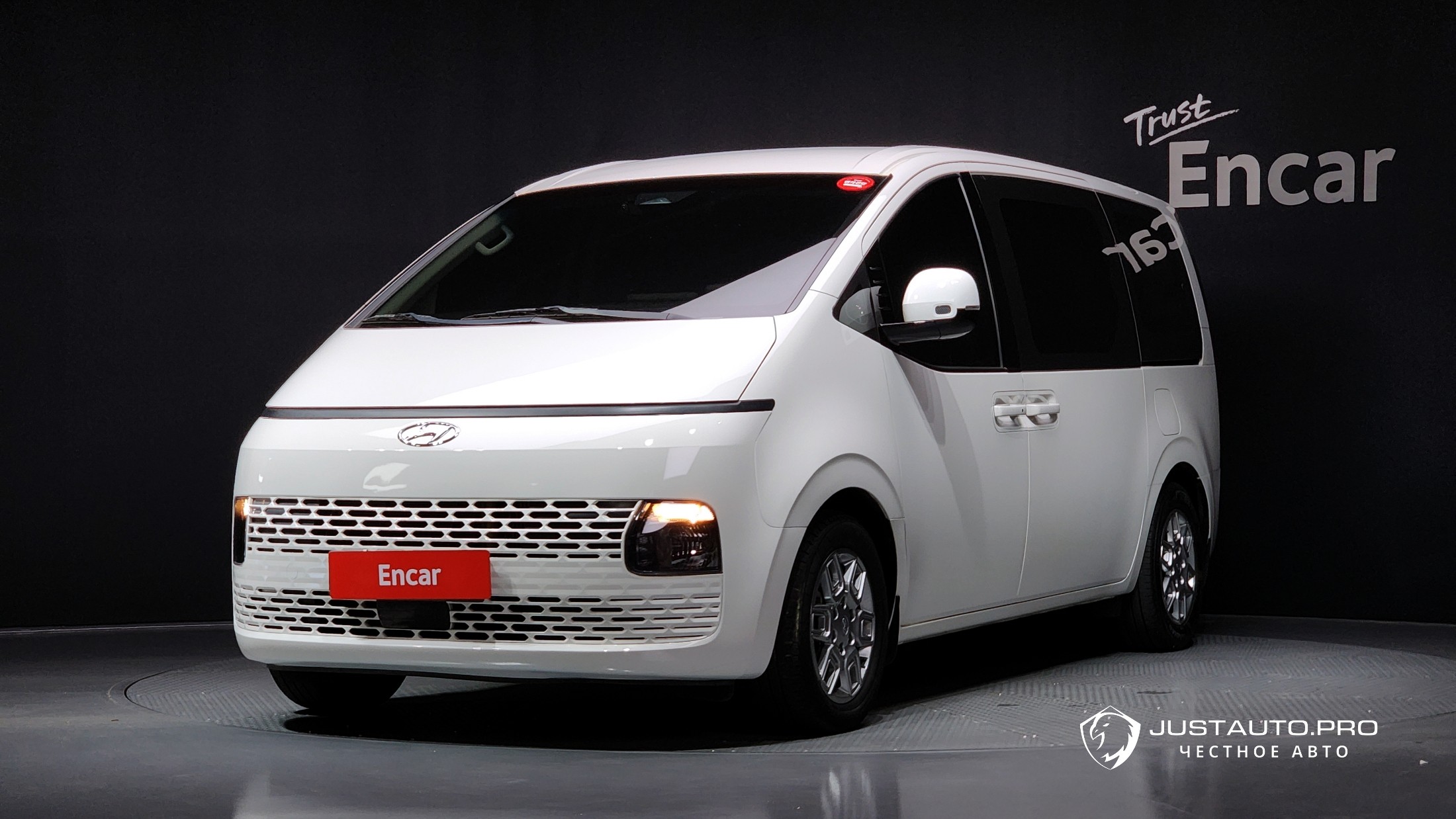 Автомобиль Hyundai Staria