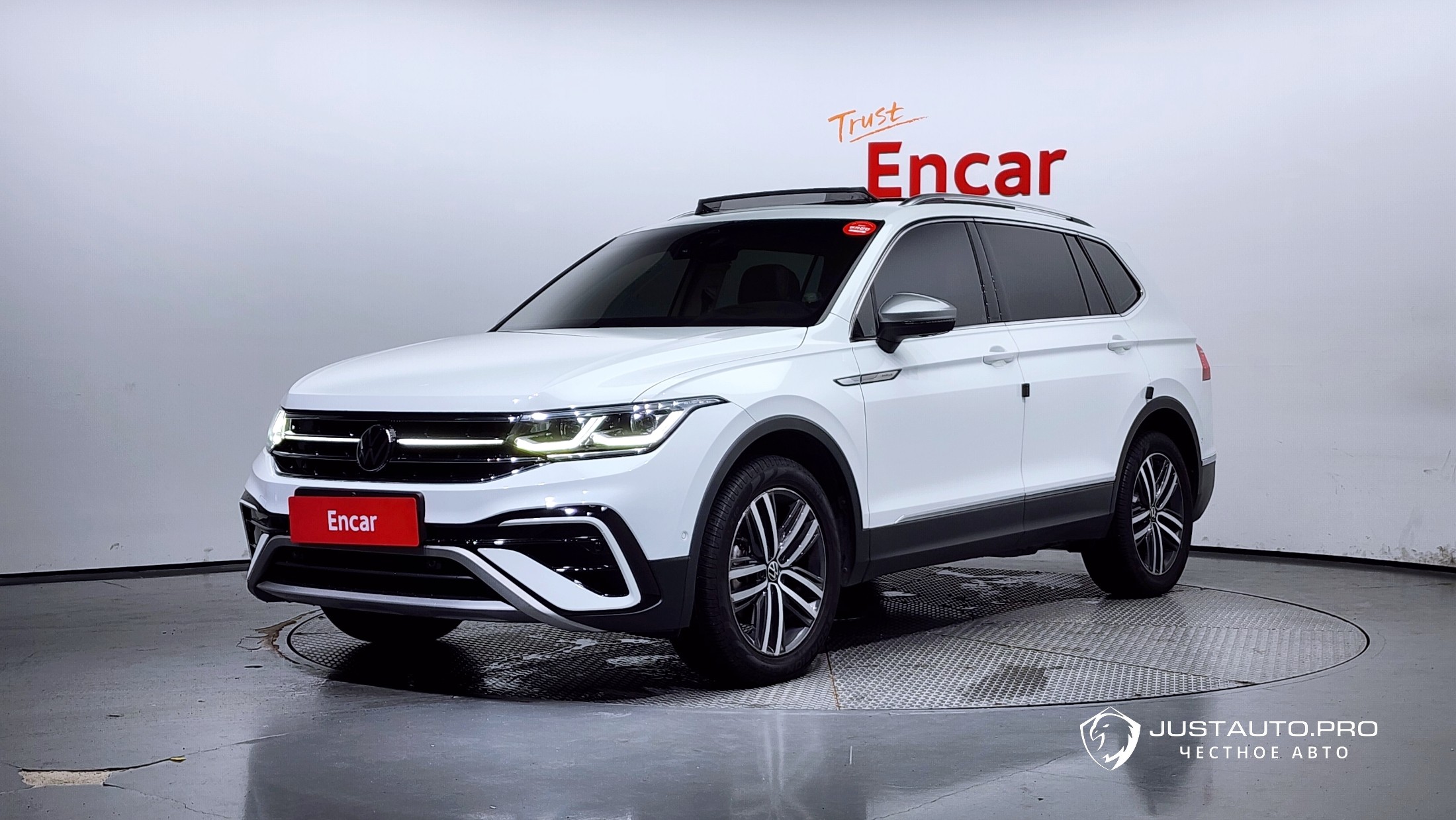 Автомобиль Volkswagen Tiguan