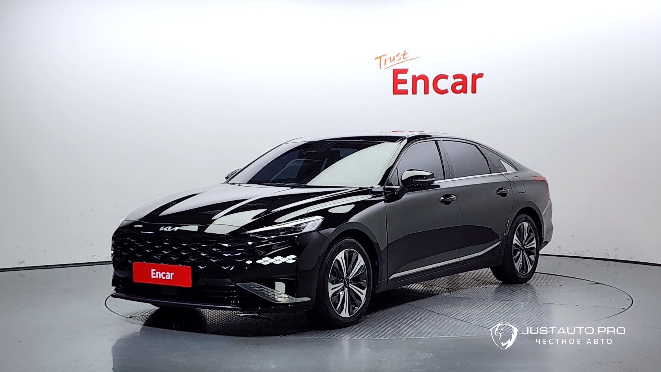 Автомобиль Kia K8