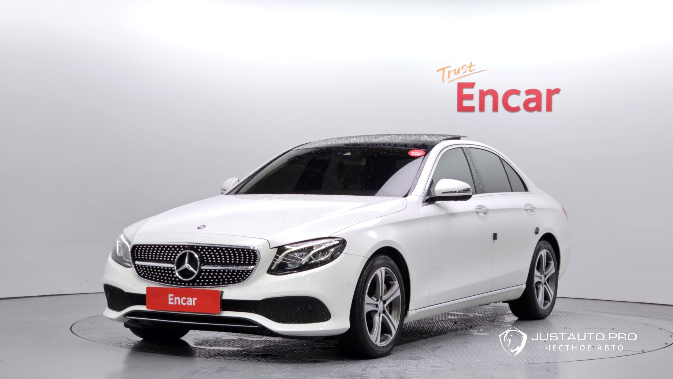 Автомобиль Mercedes-Benz E-Class
