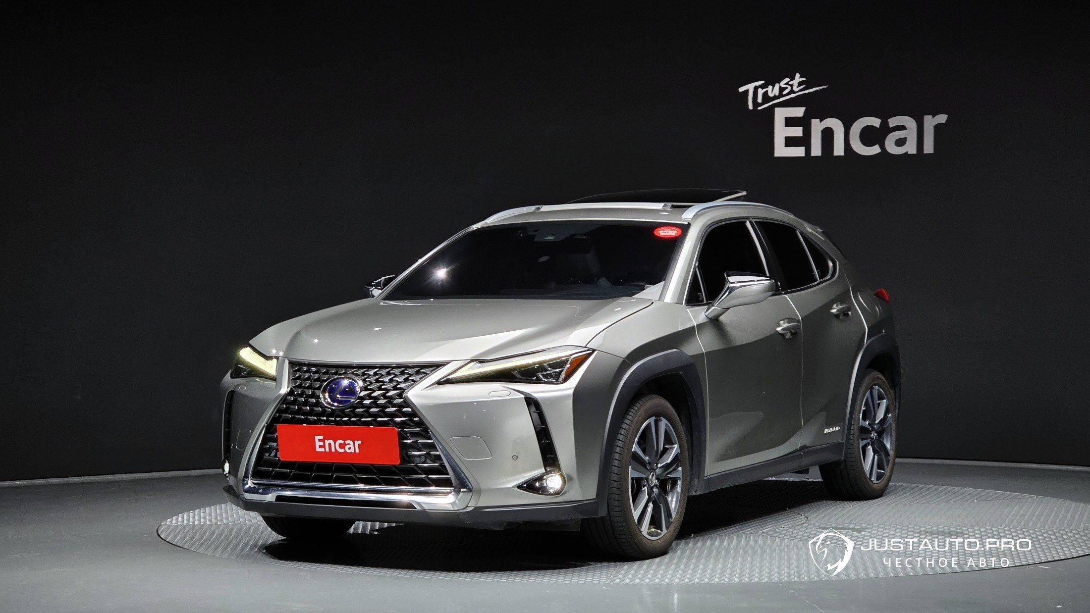 Автомобиль Lexus UX