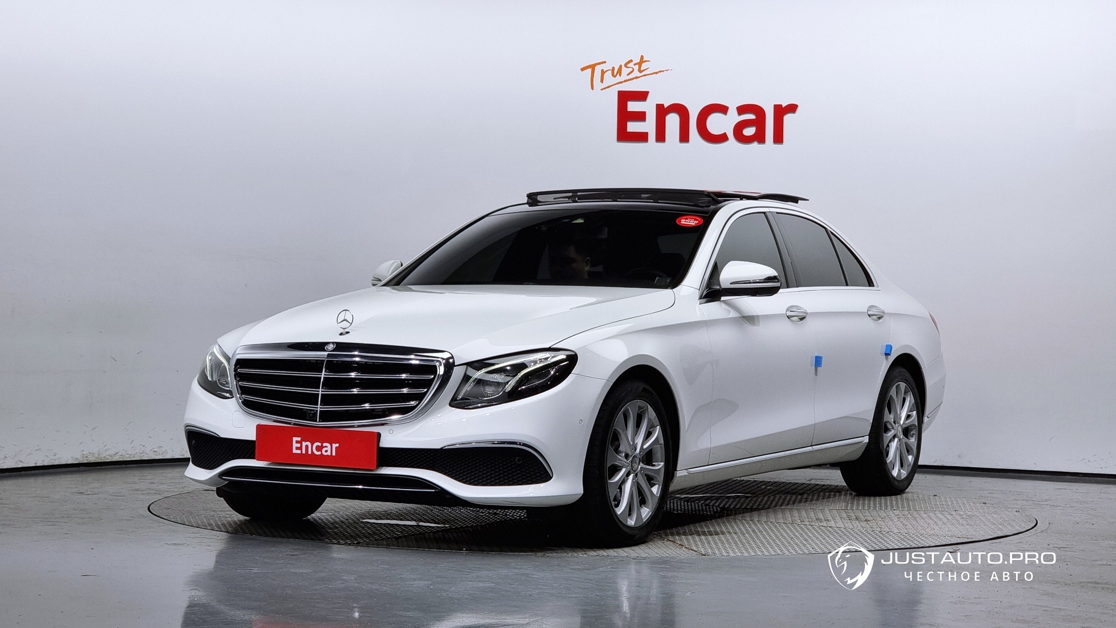 Автомобиль Mercedes-Benz E-Class