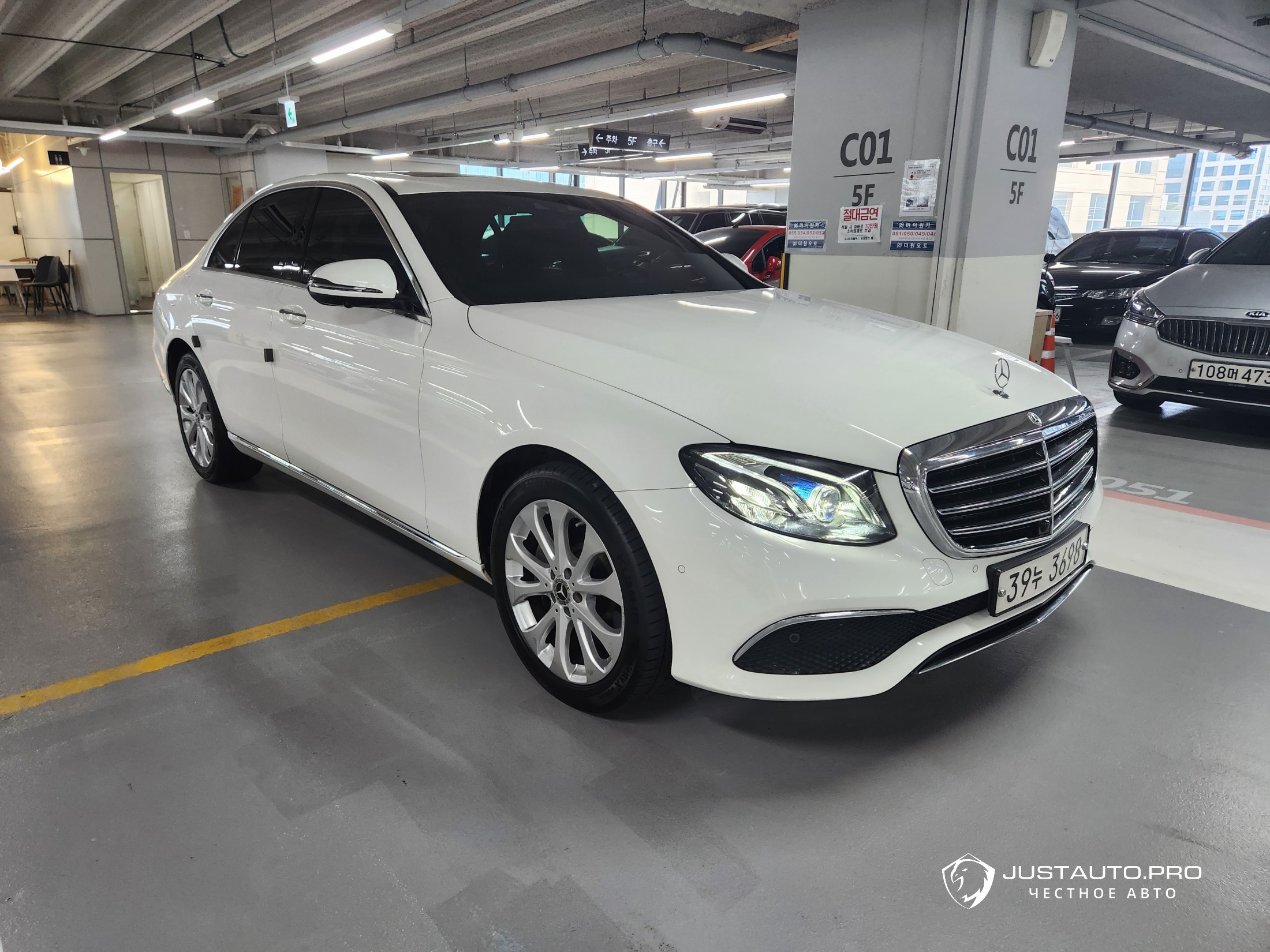 Автомобиль Mercedes-Benz E-Class