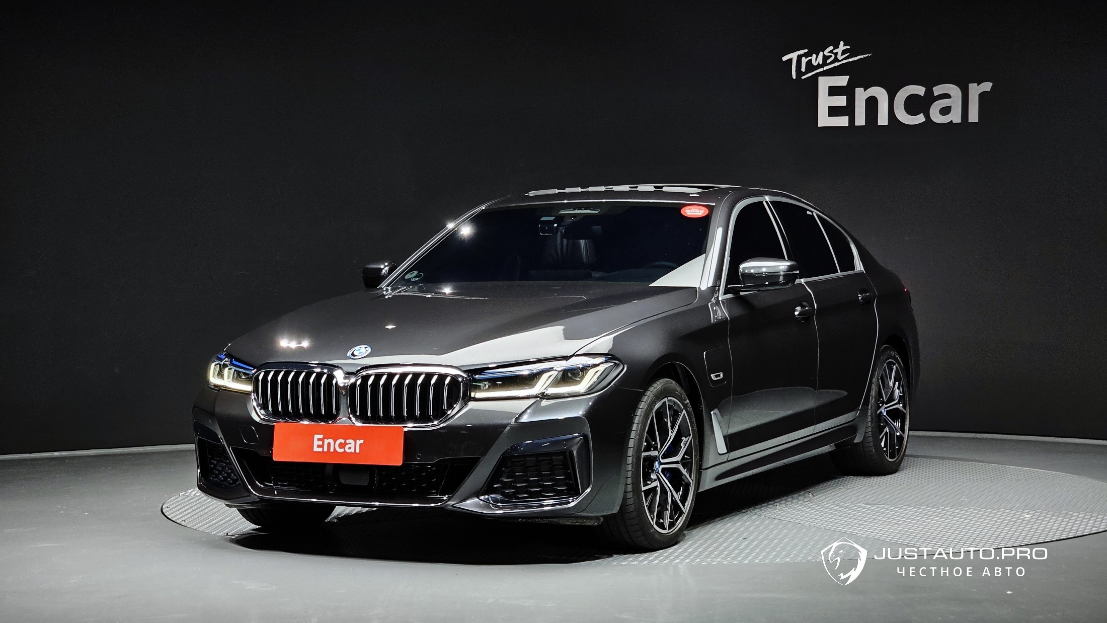 Автомобиль BMW 5-Series