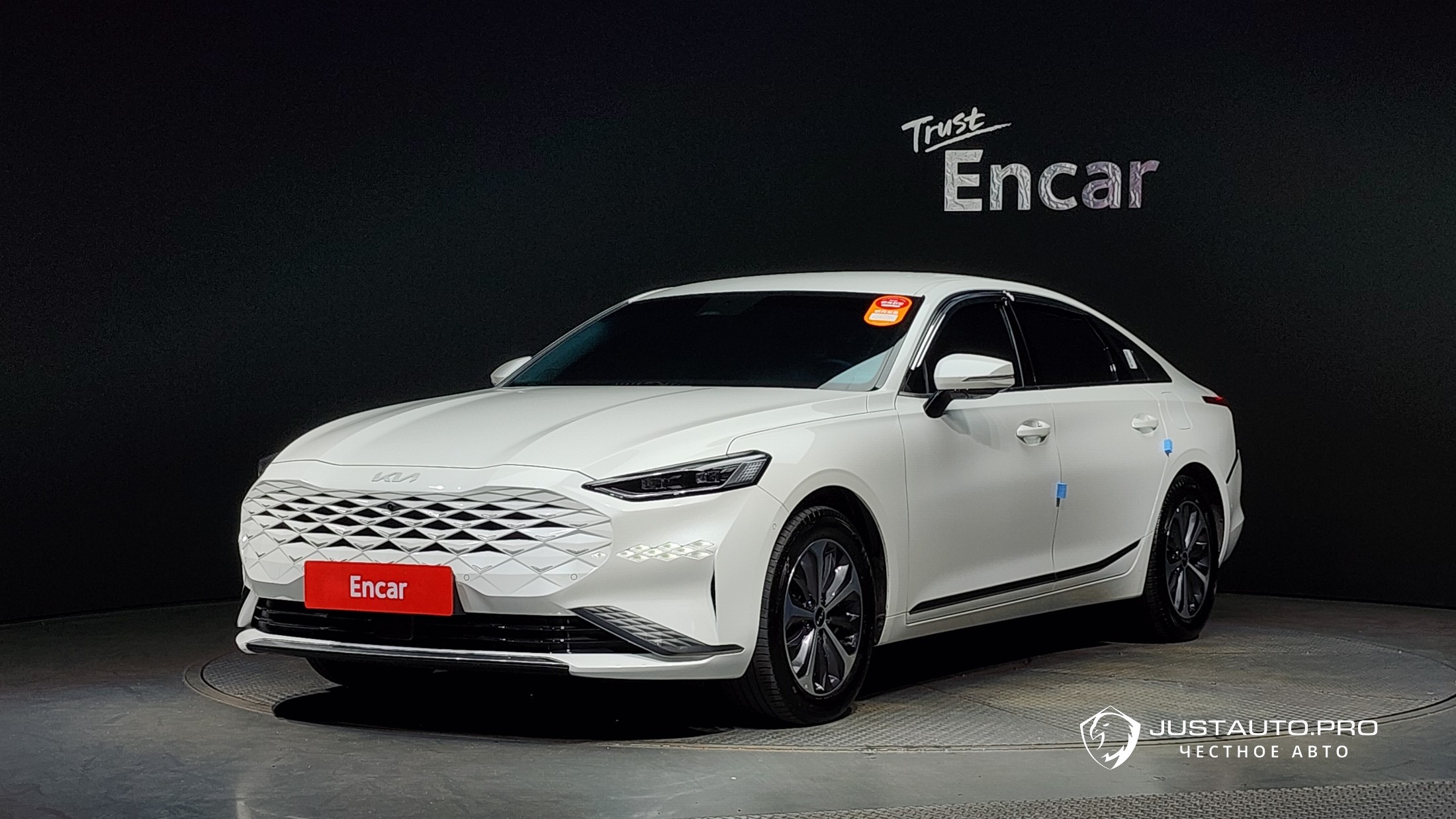 Автомобиль Kia K8