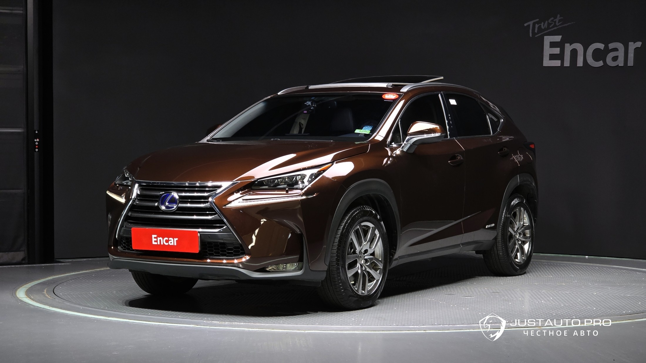 Автомобиль Lexus NX