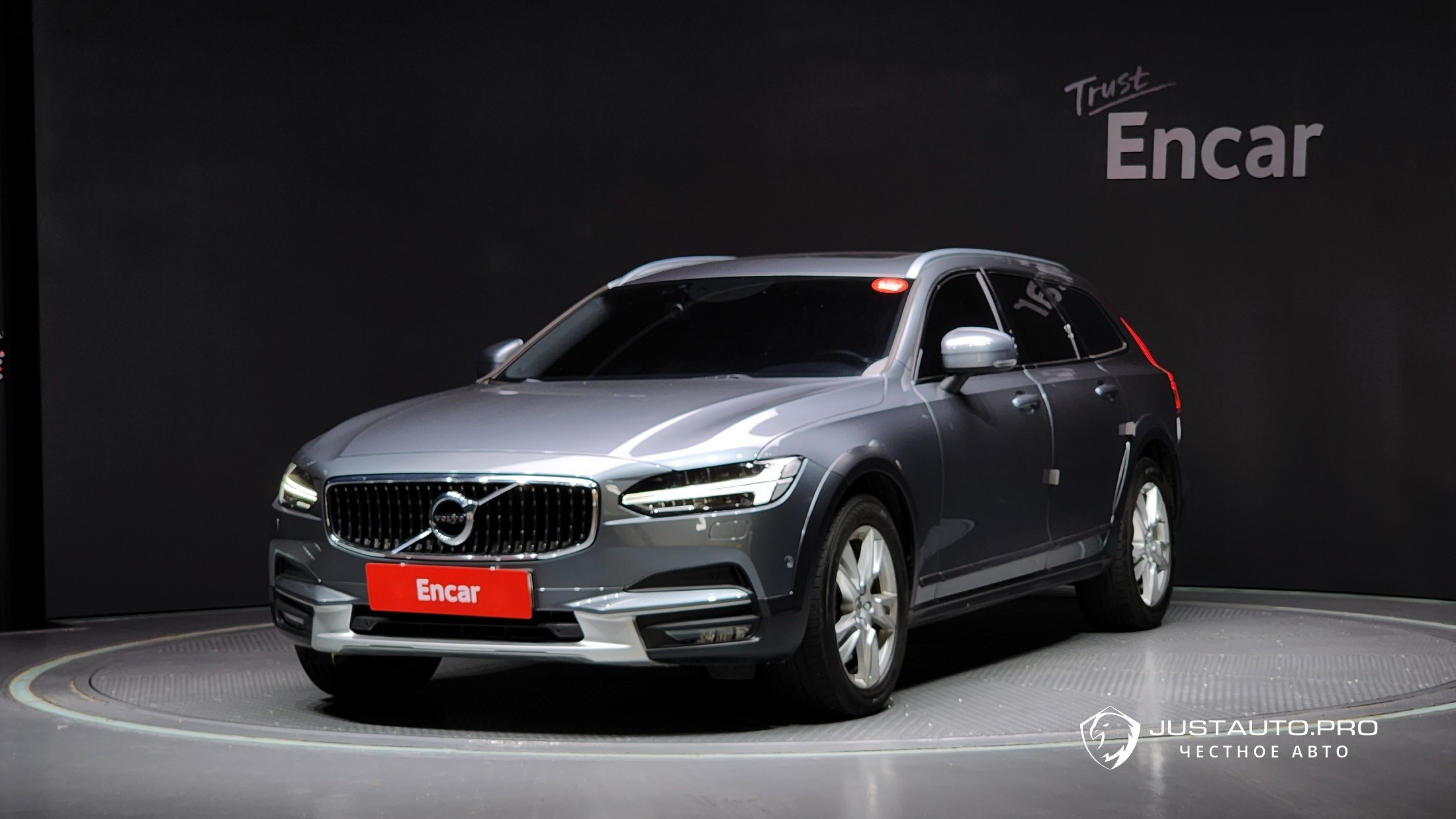 Автомобиль Volvo V90