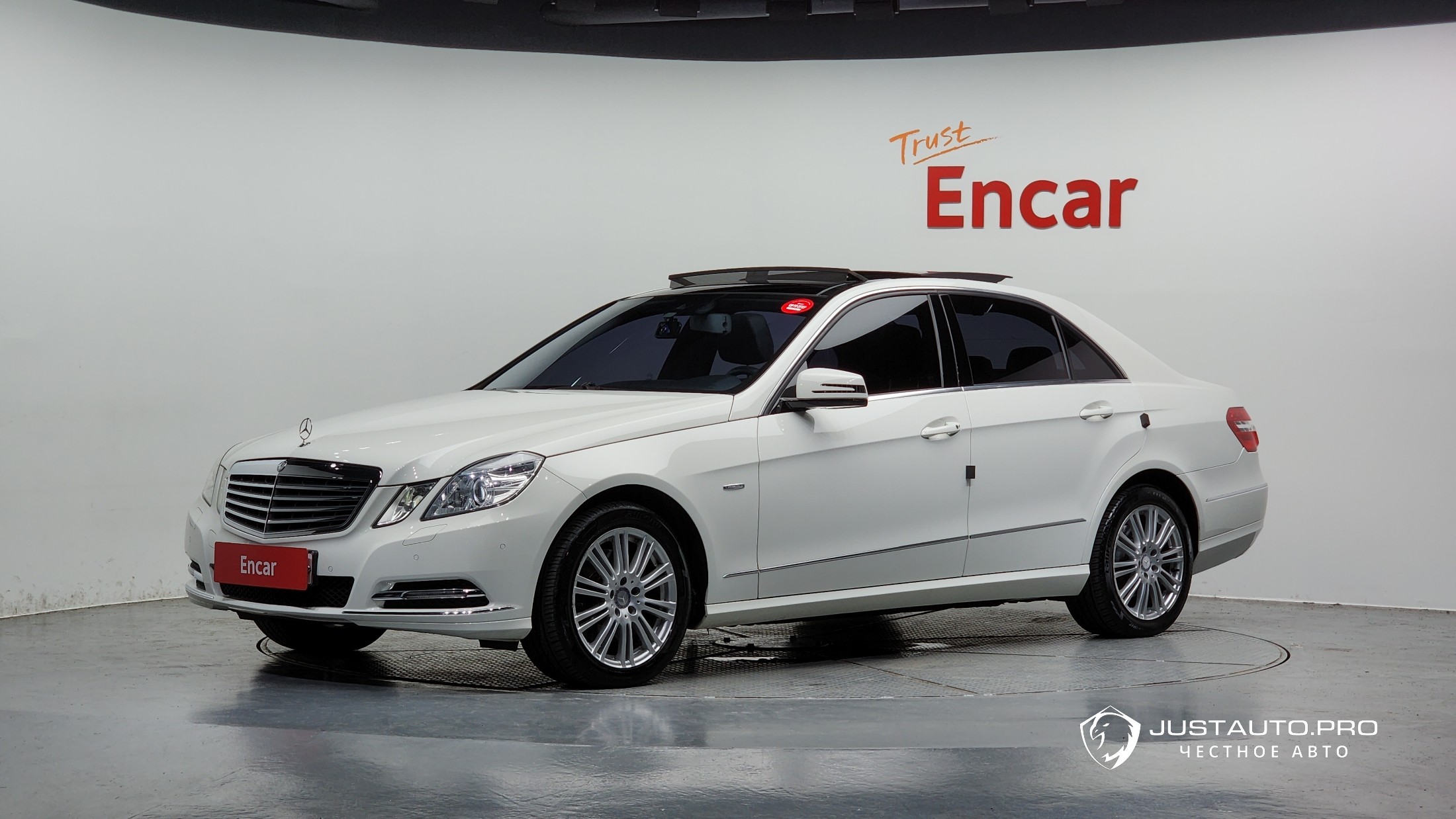 Автомобиль Mercedes-Benz E-Class