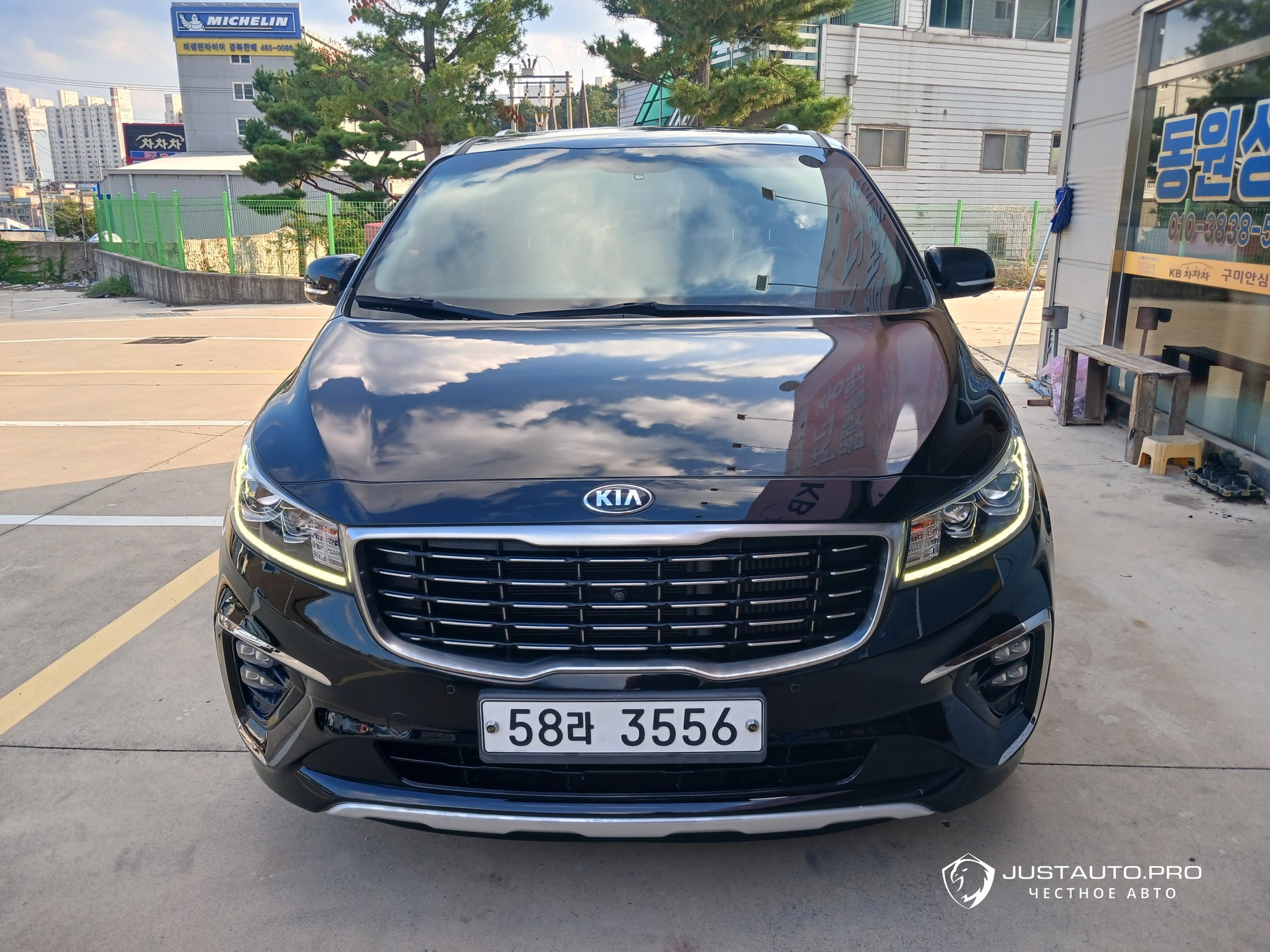 Автомобиль Kia Canival