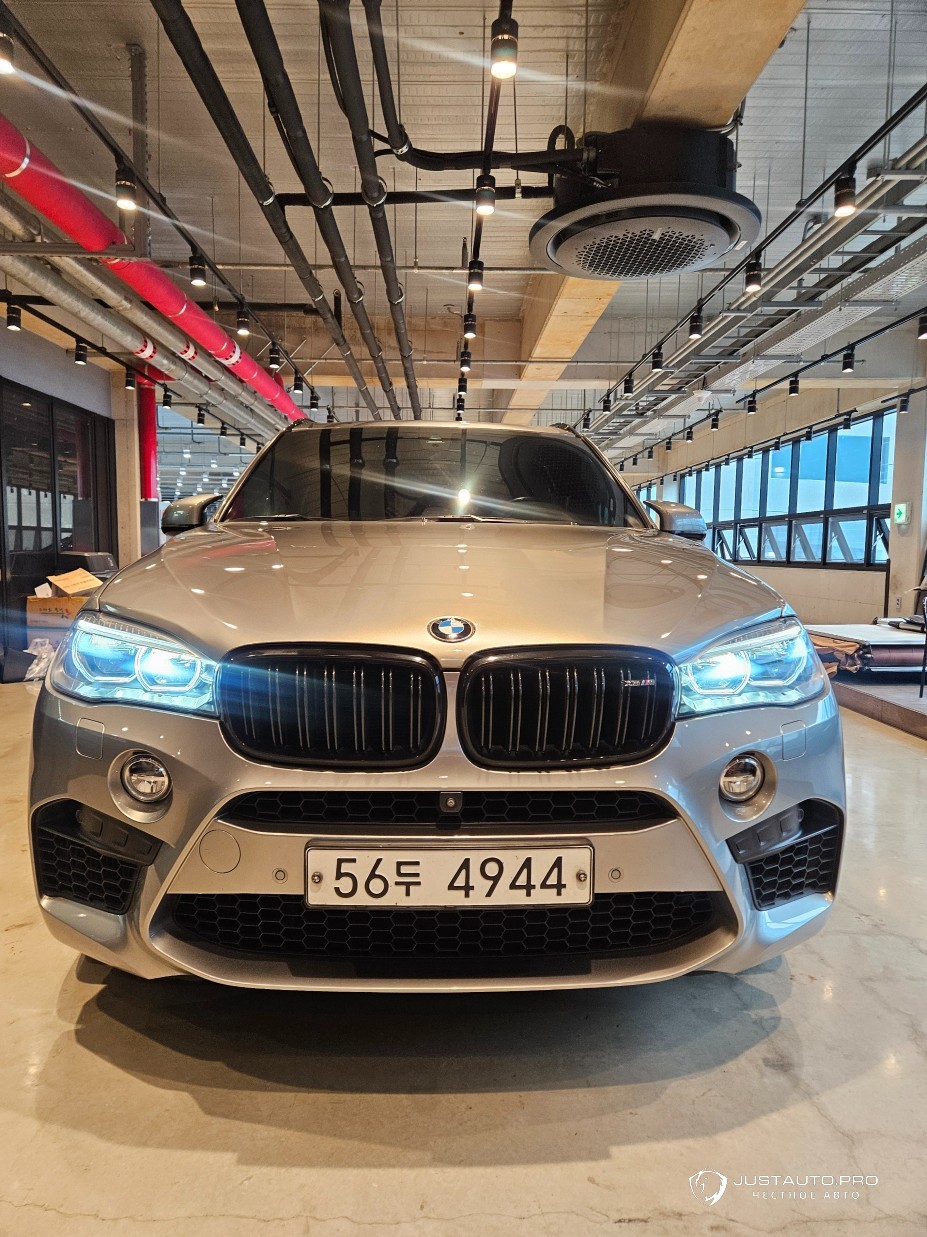 Автомобиль BMW X5M