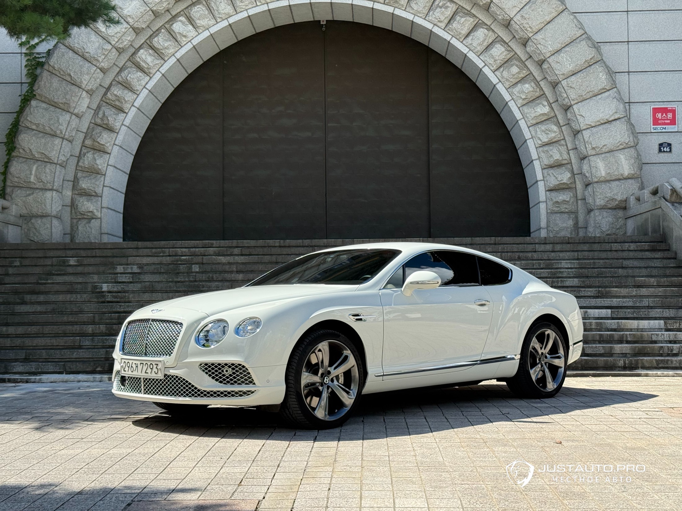 Автомобиль Bentley Continental