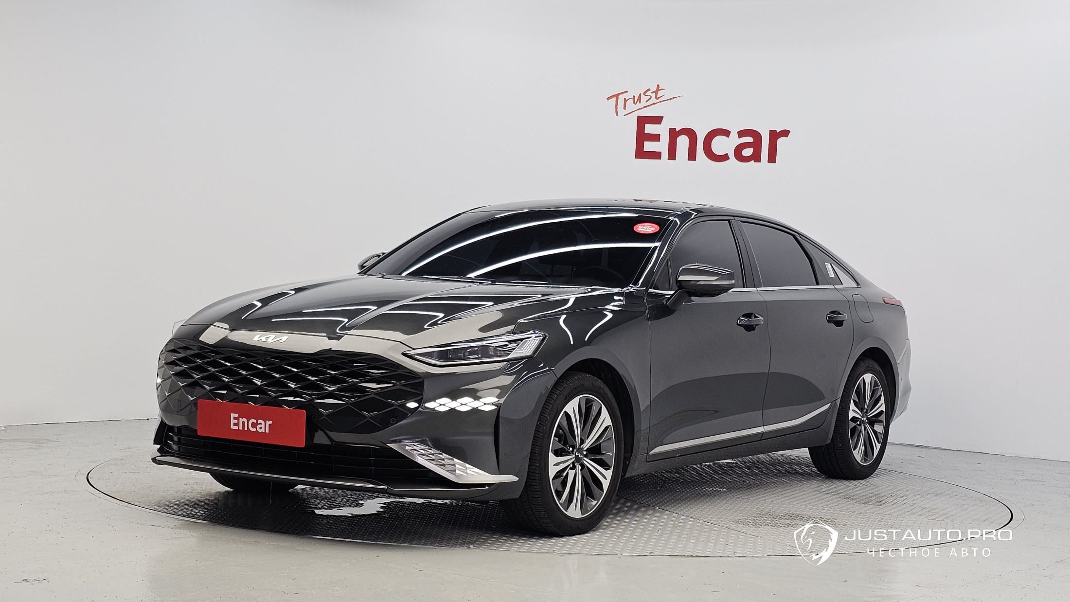 Автомобиль Kia K8