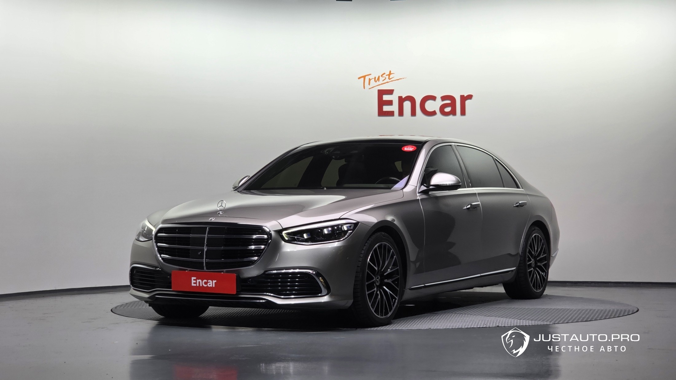 Автомобиль Mercedes-Benz S-Class