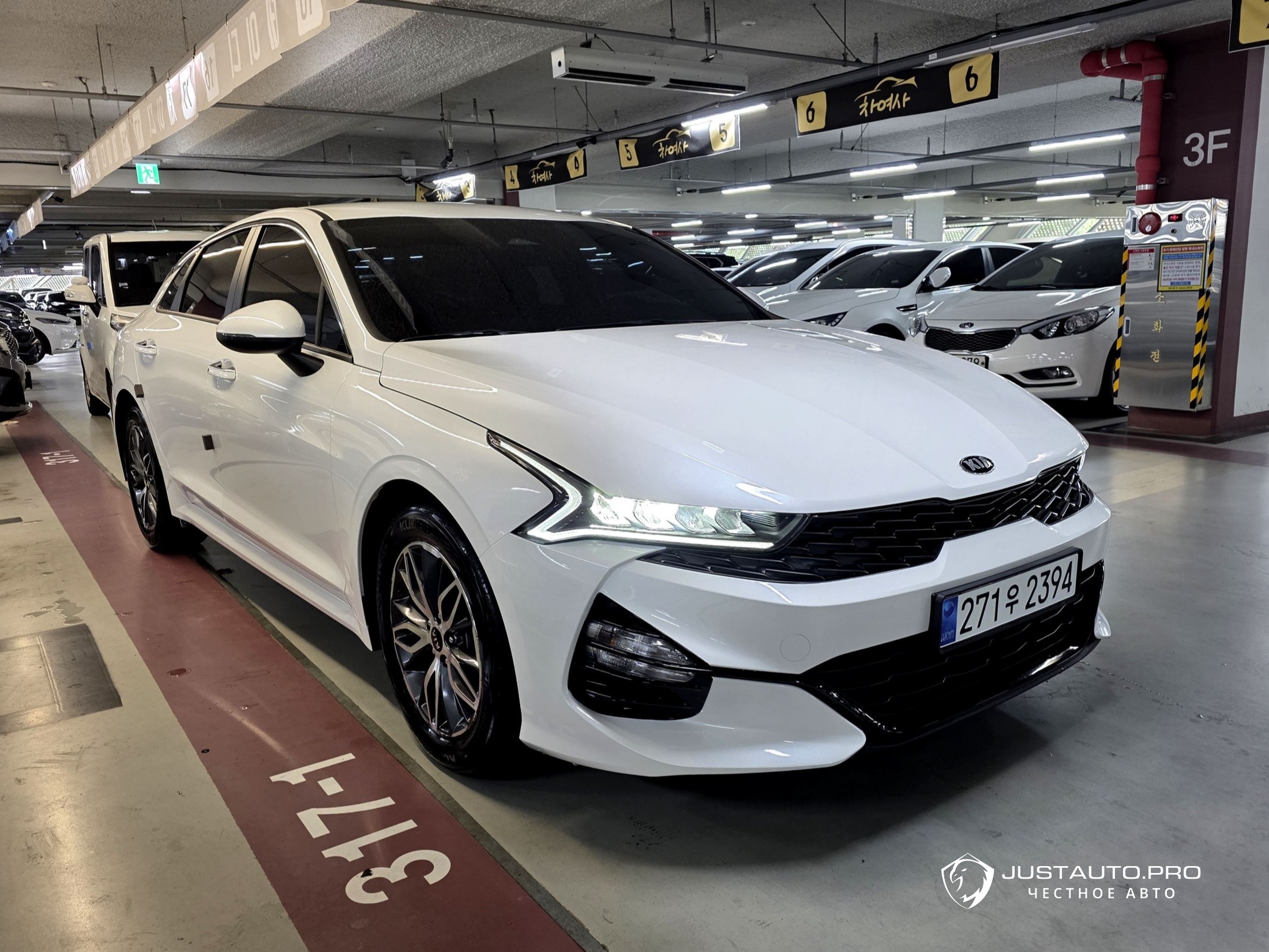 Автомобиль Kia K5