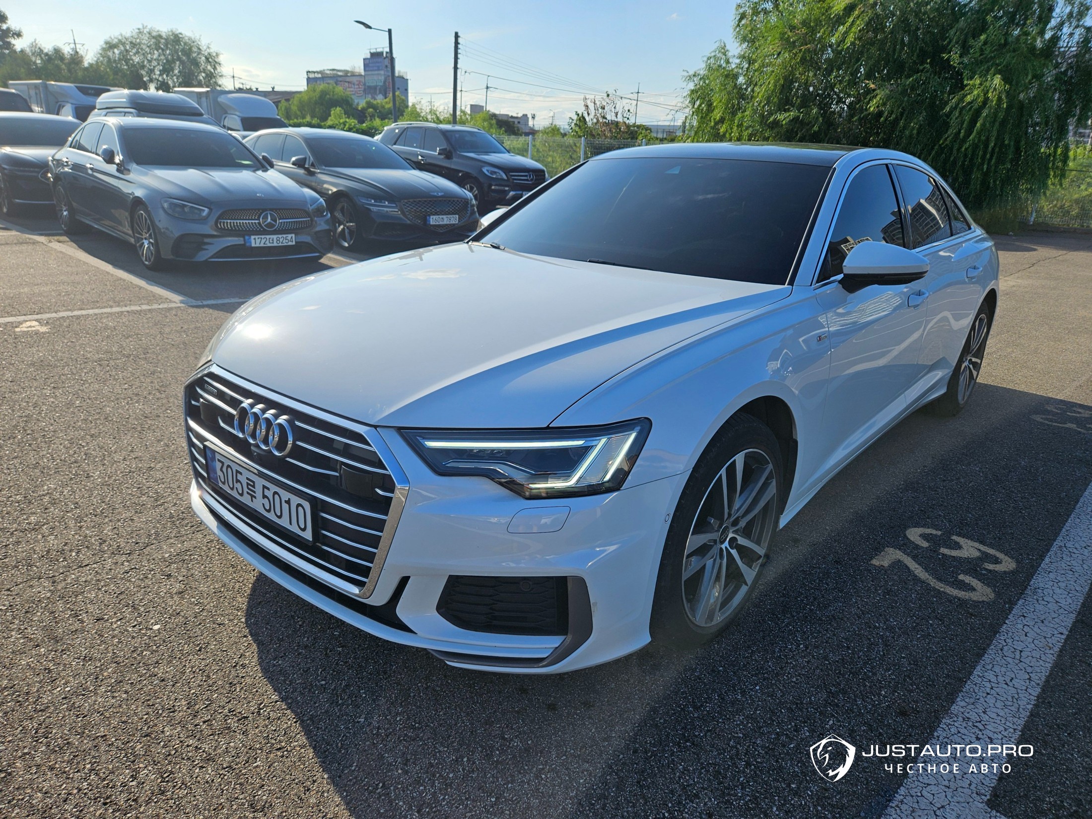 Автомобиль Audi A6