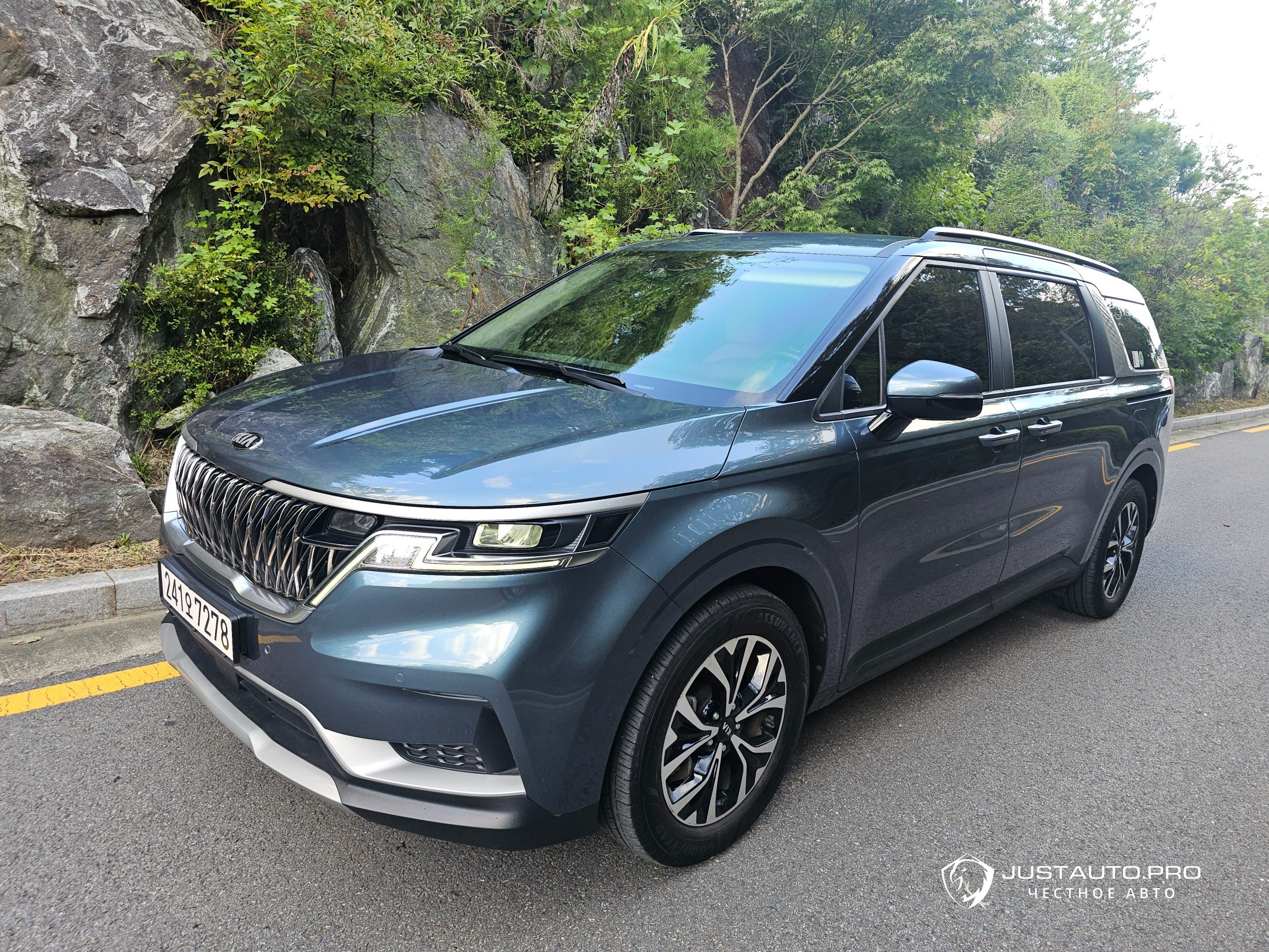 Автомобиль Kia Canival