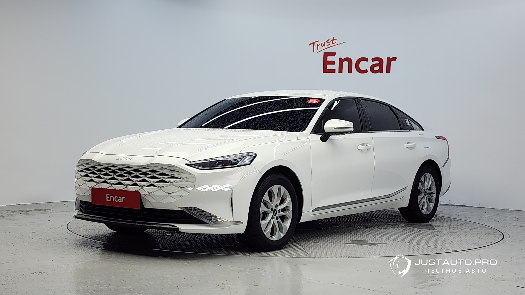 Автомобиль Kia K8