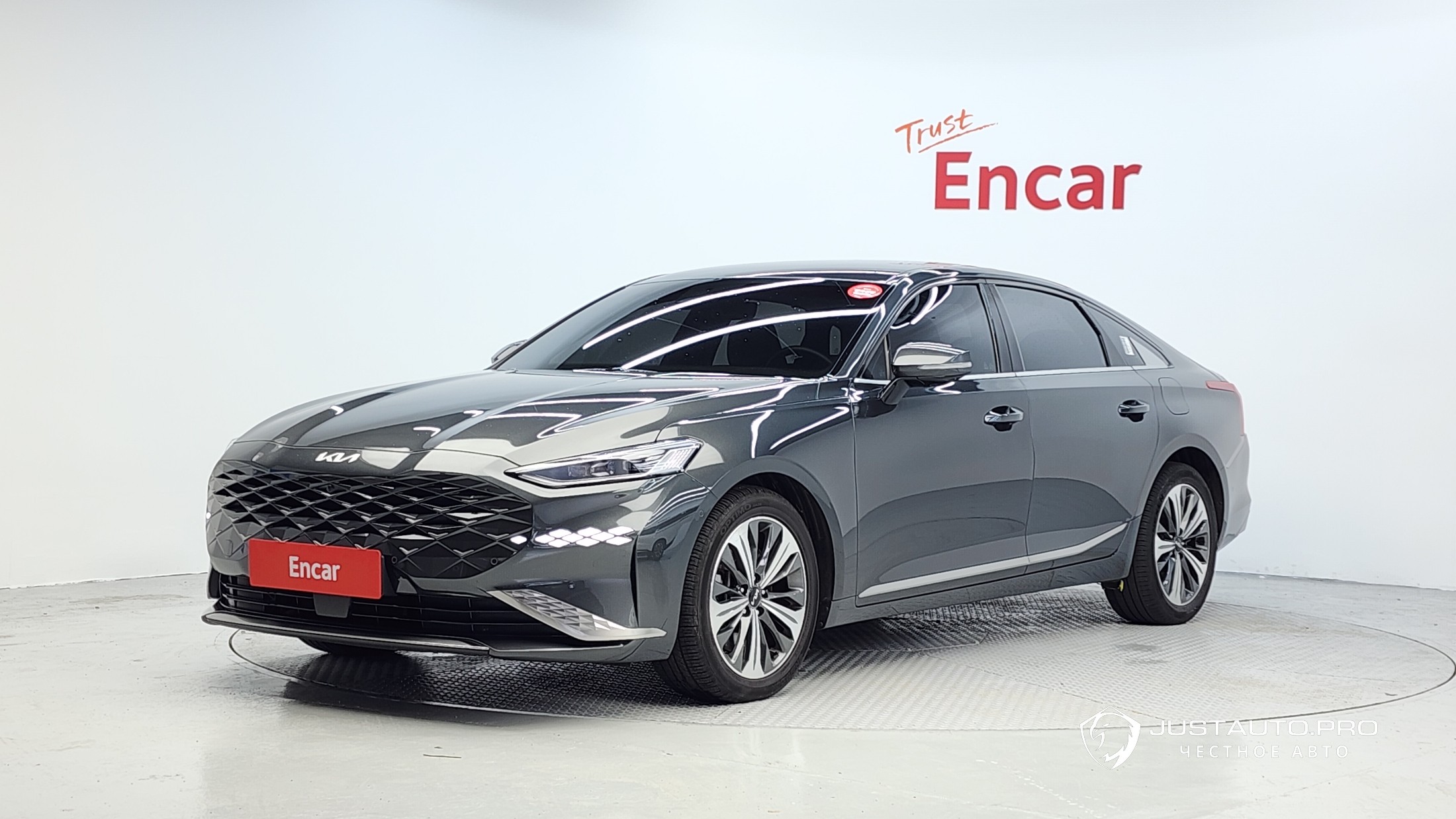 Автомобиль Kia K8