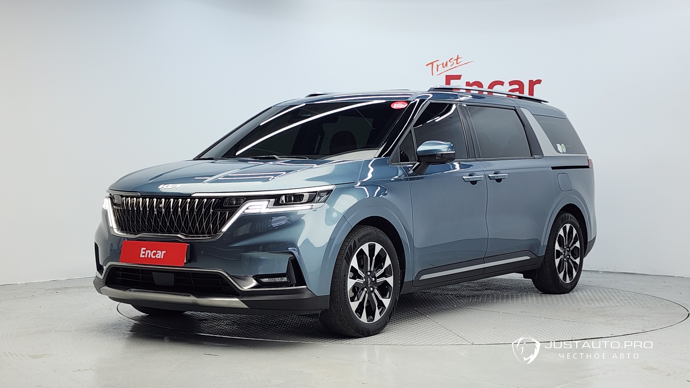Автомобиль Kia Canival