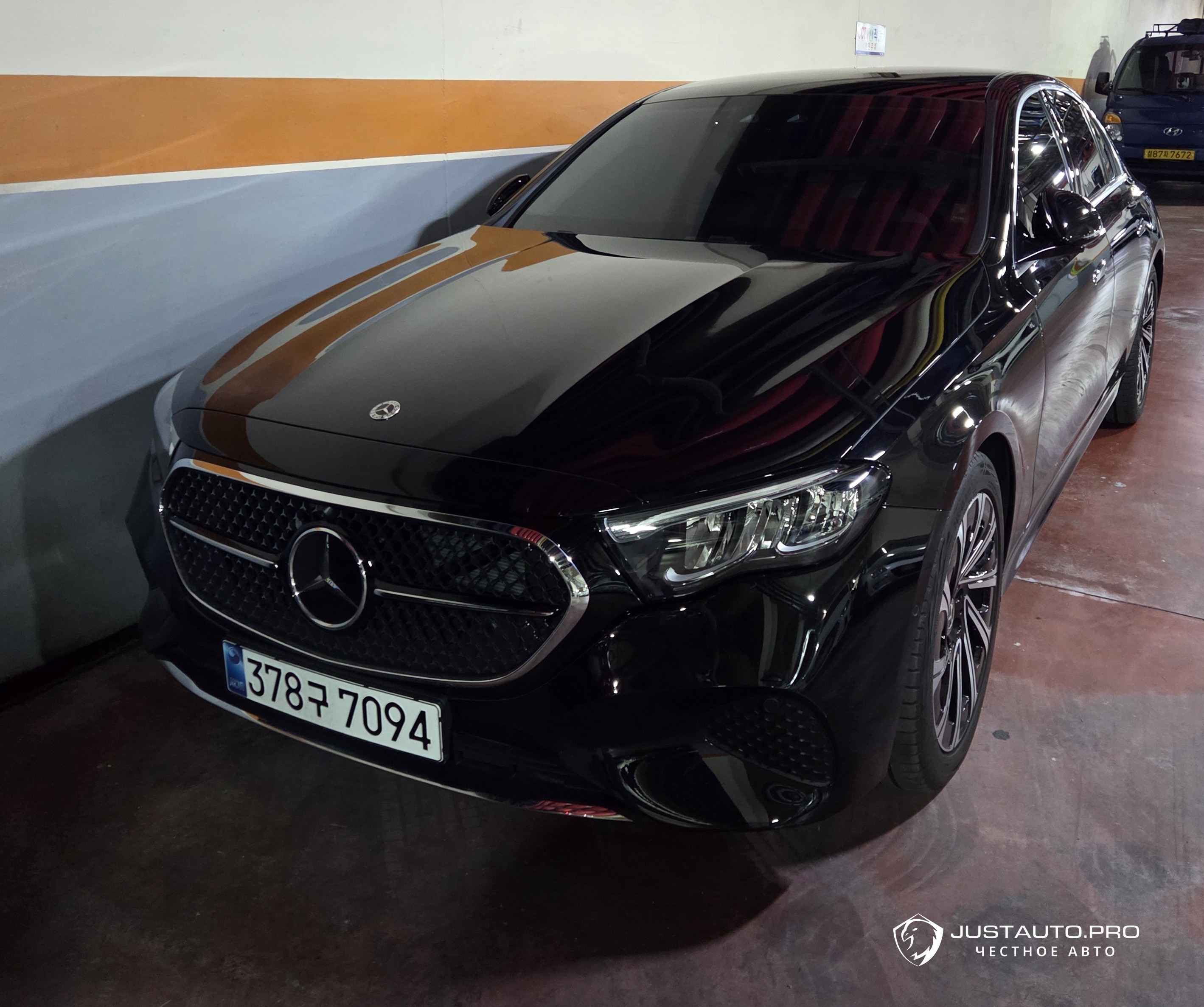 Автомобиль Mercedes-Benz E-Class