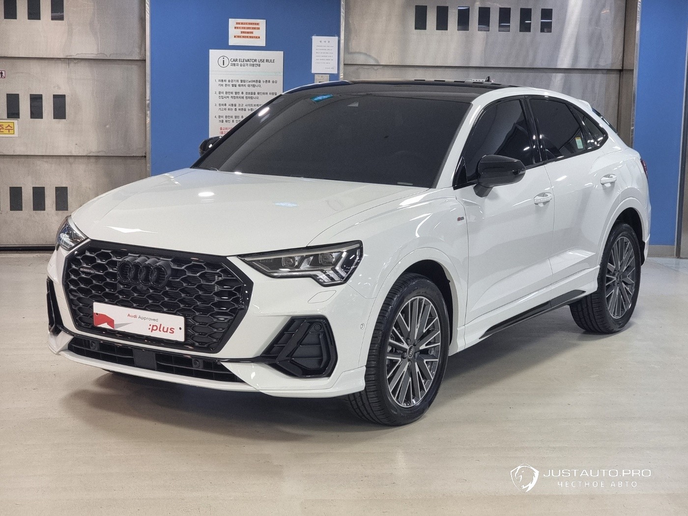 Автомобиль Audi Q3