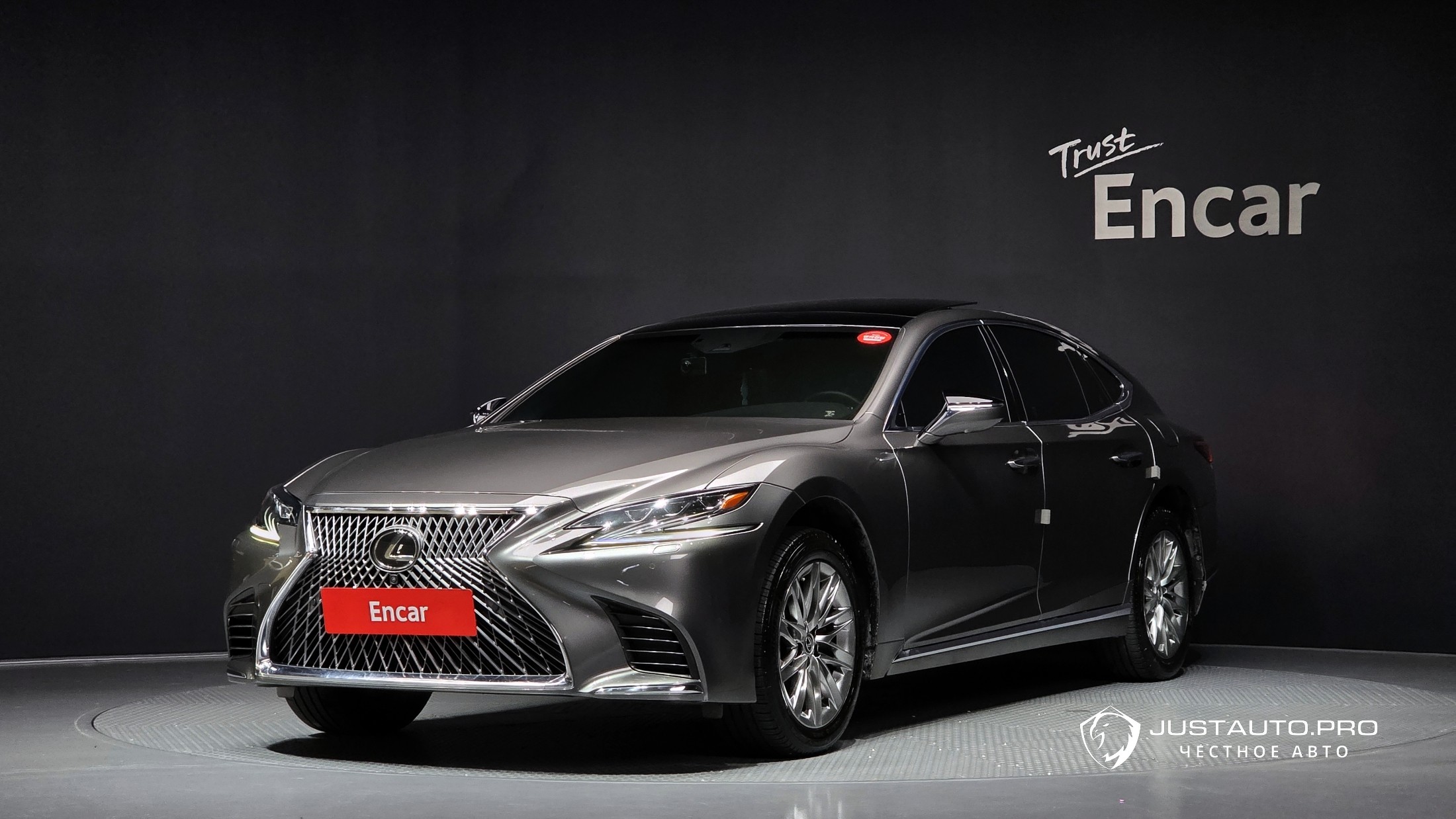 Автомобиль Lexus LS