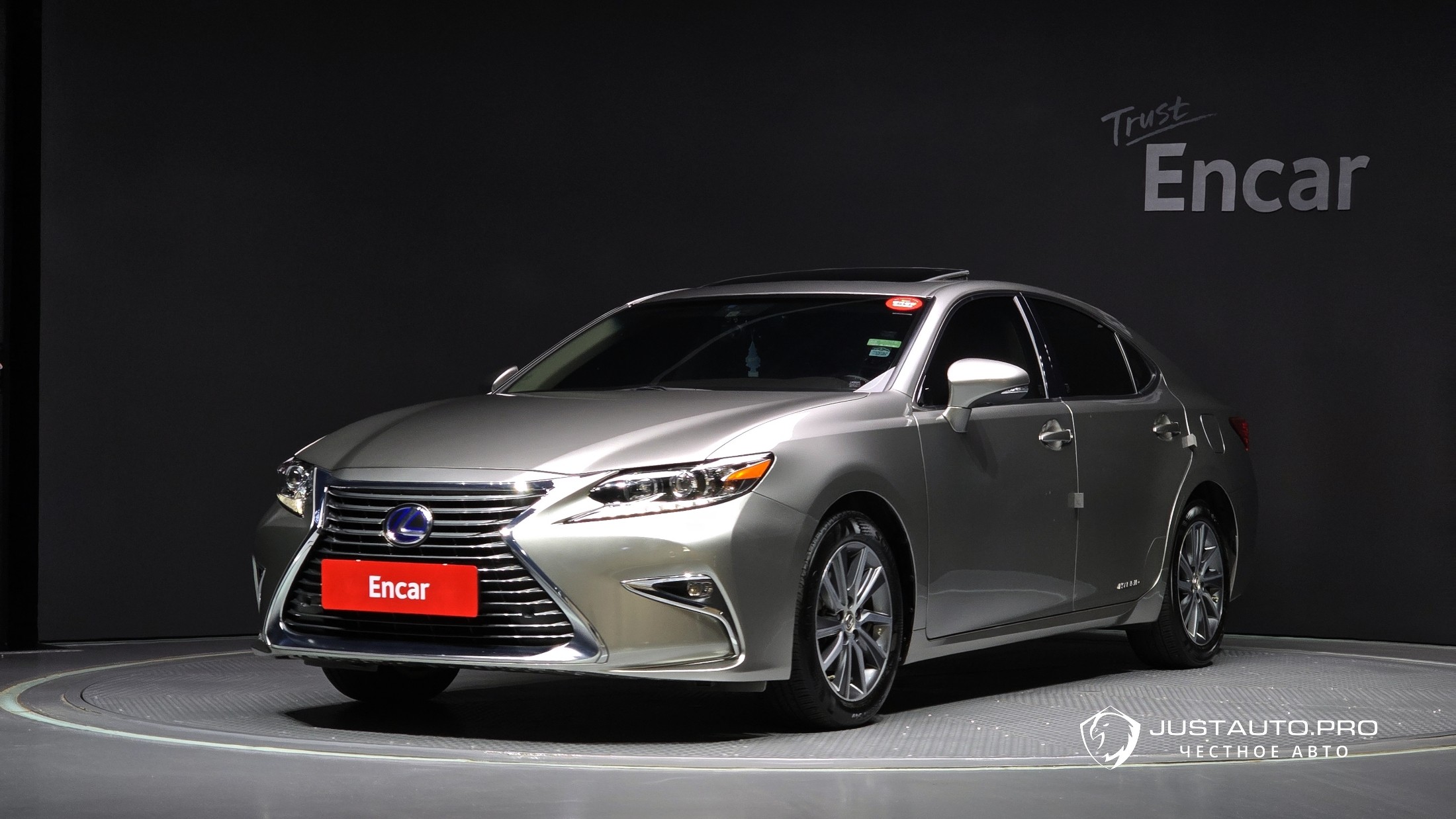 Автомобиль Lexus ES