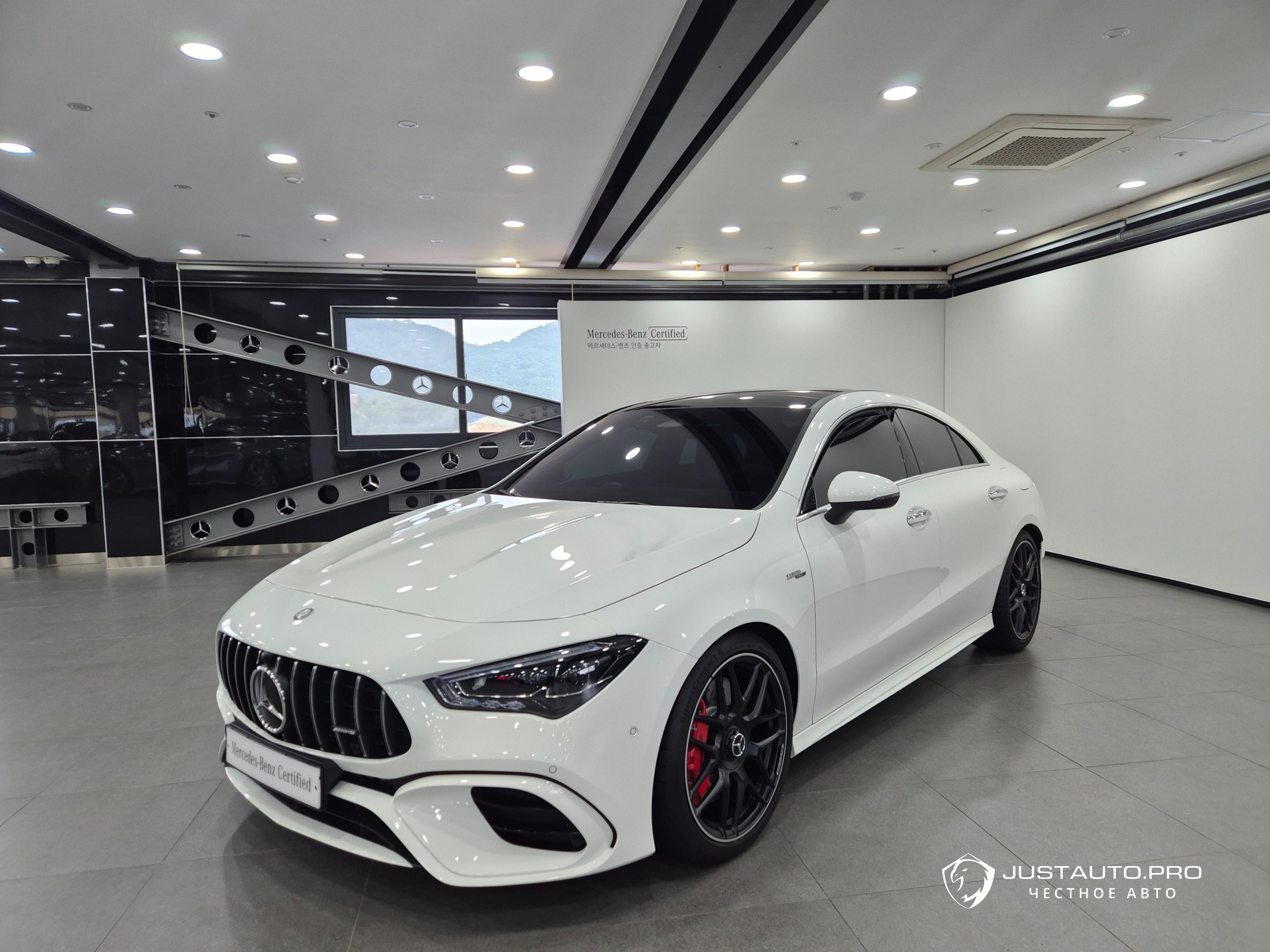 Автомобиль Mercedes-Benz CLA-Class
