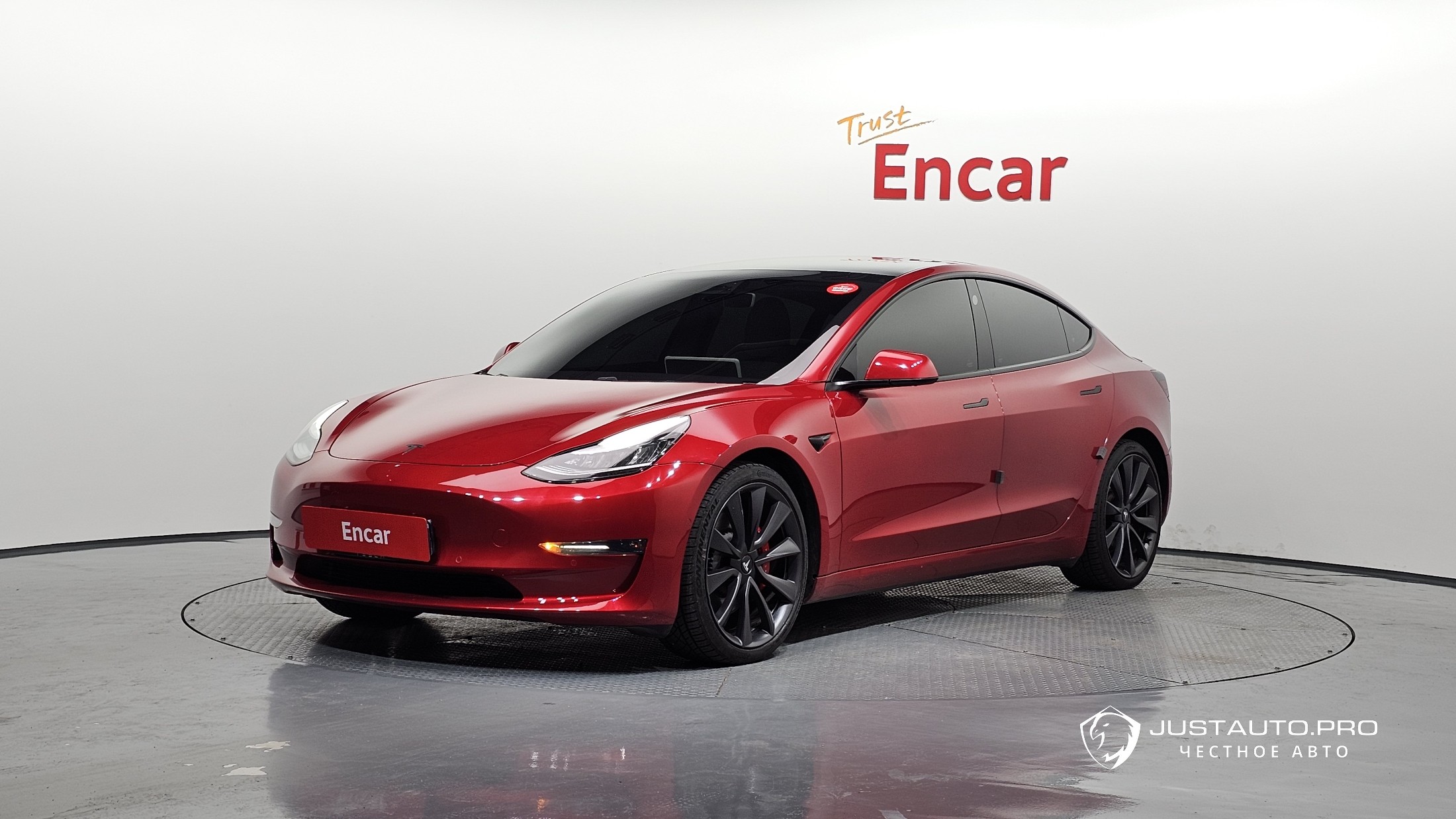 Автомобиль Tesla Model 3