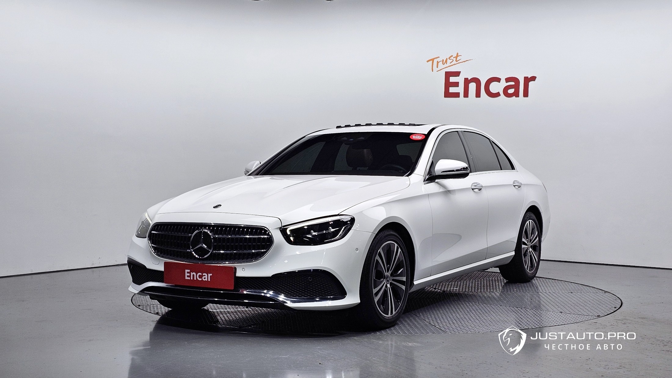 Автомобиль Mercedes-Benz E-Class