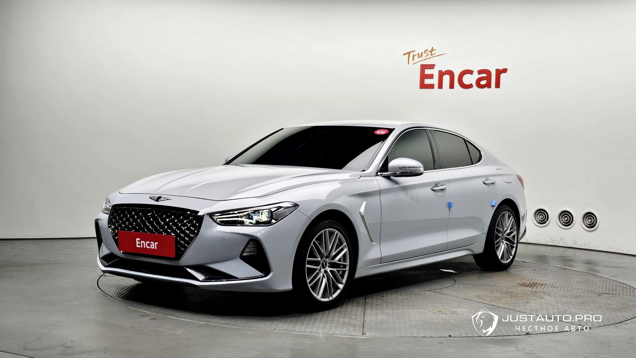 Автомобиль Genesis G70