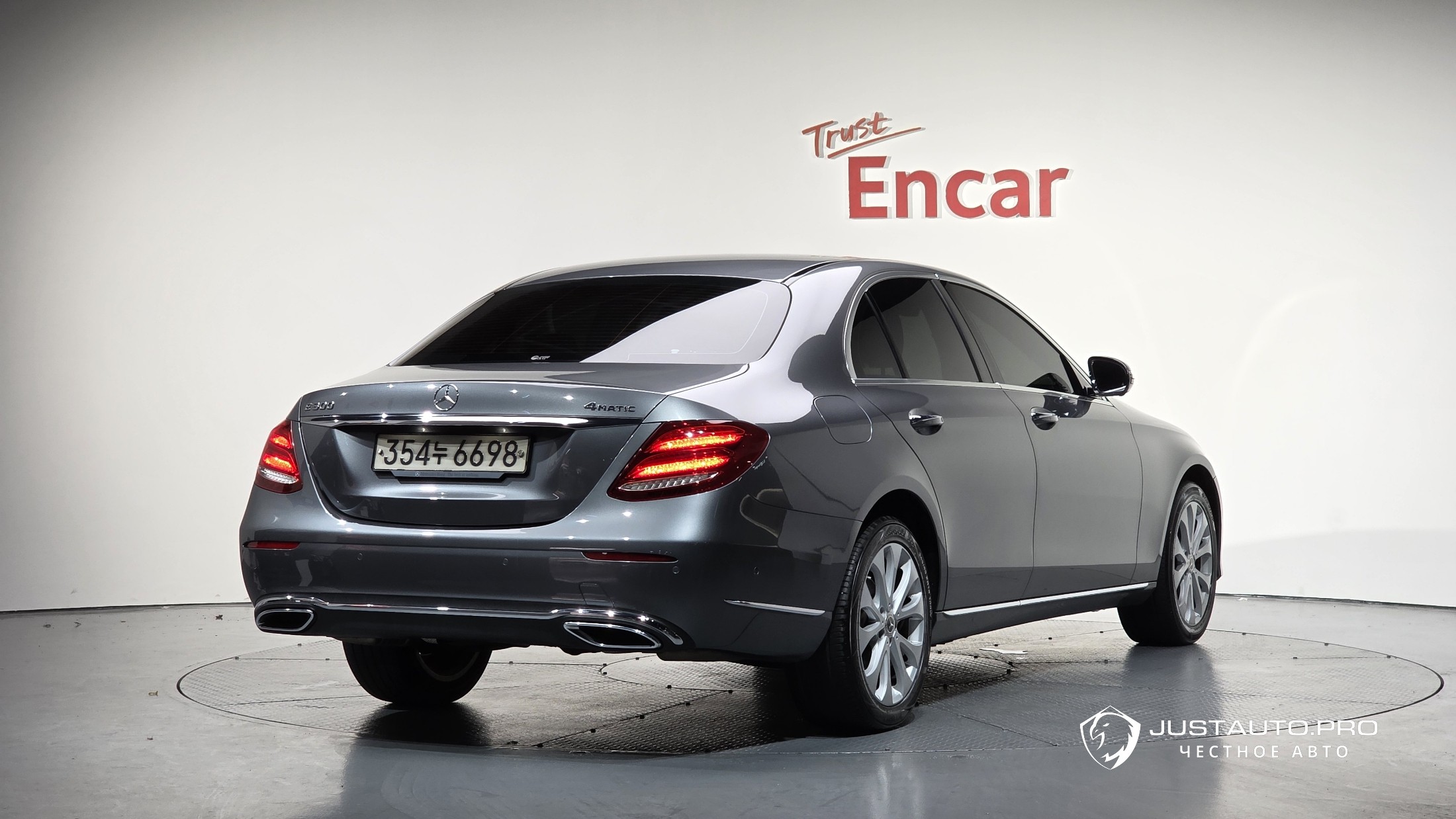 Автомобиль Mercedes-Benz E-Class