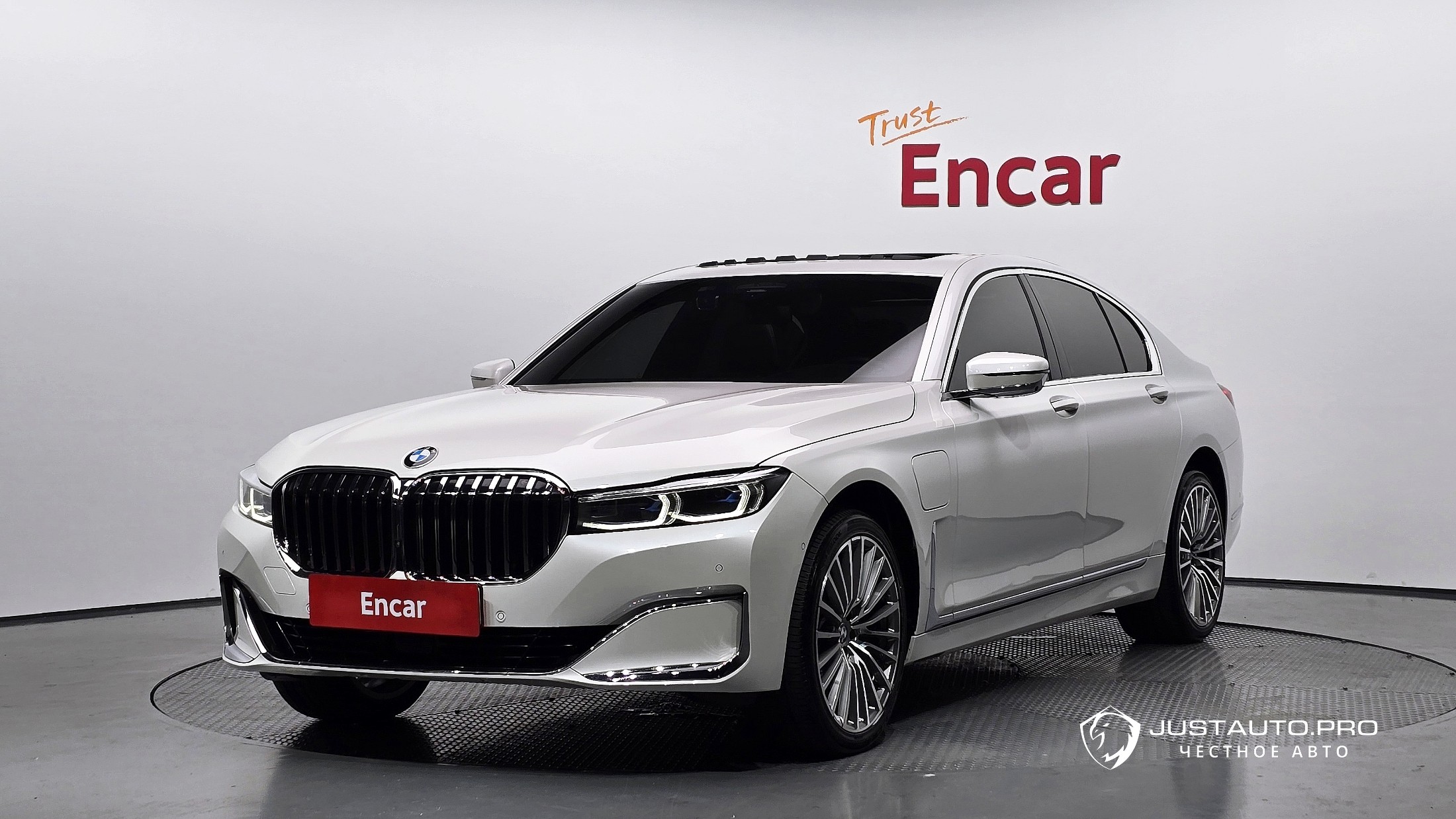 Автомобиль BMW 7-Series