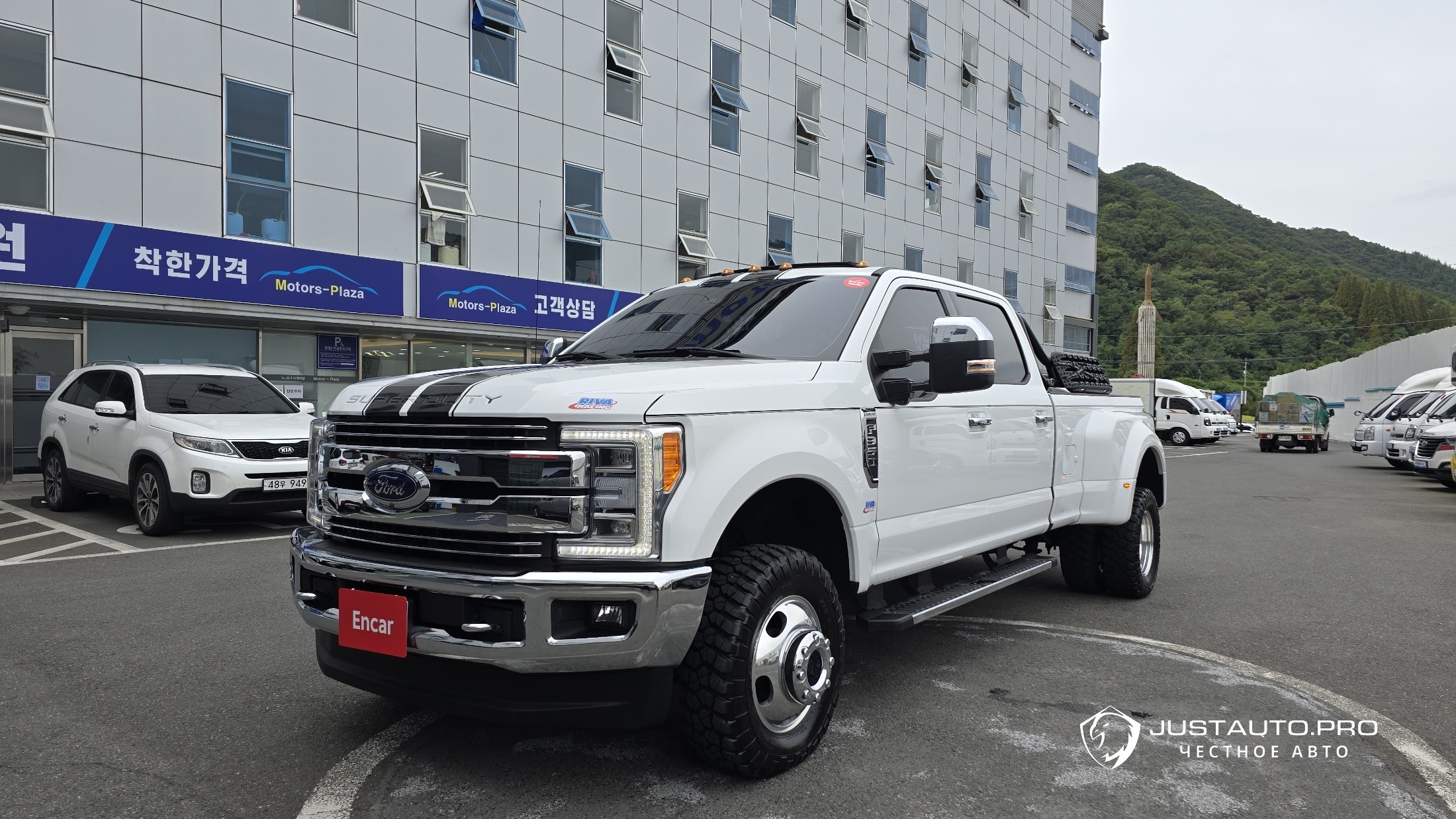Автомобиль Ford F350