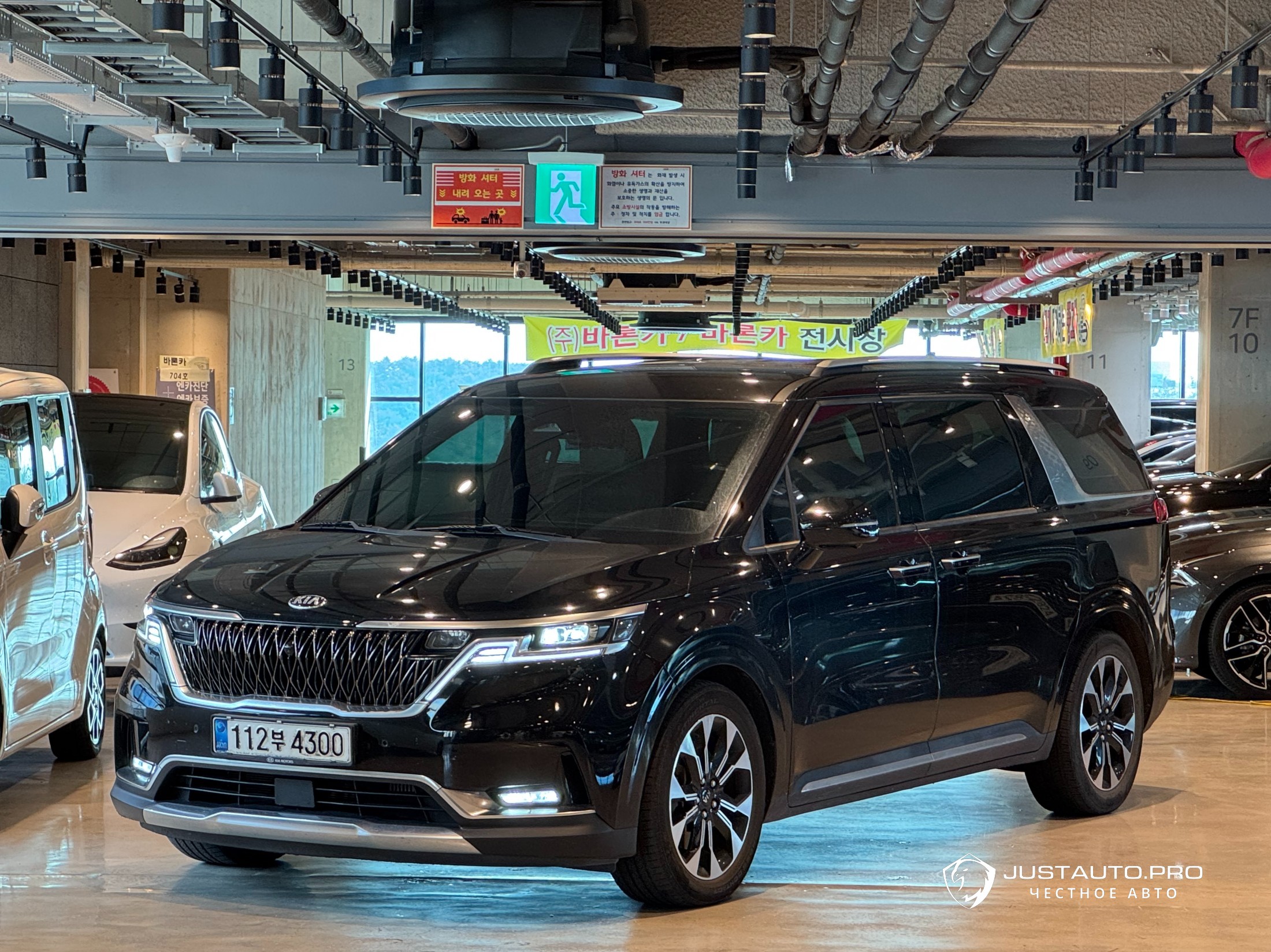 Автомобиль Kia Canival