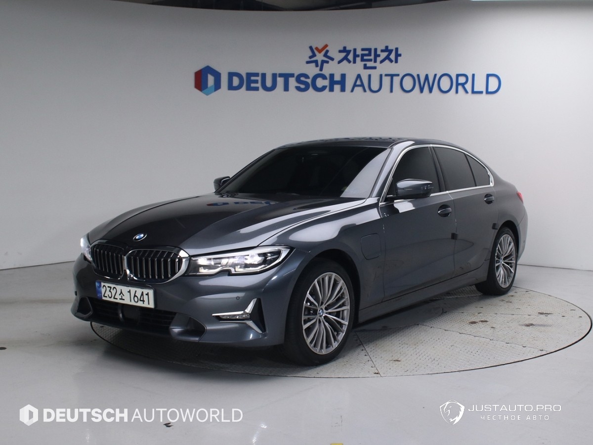 Автомобиль BMW 3-Series