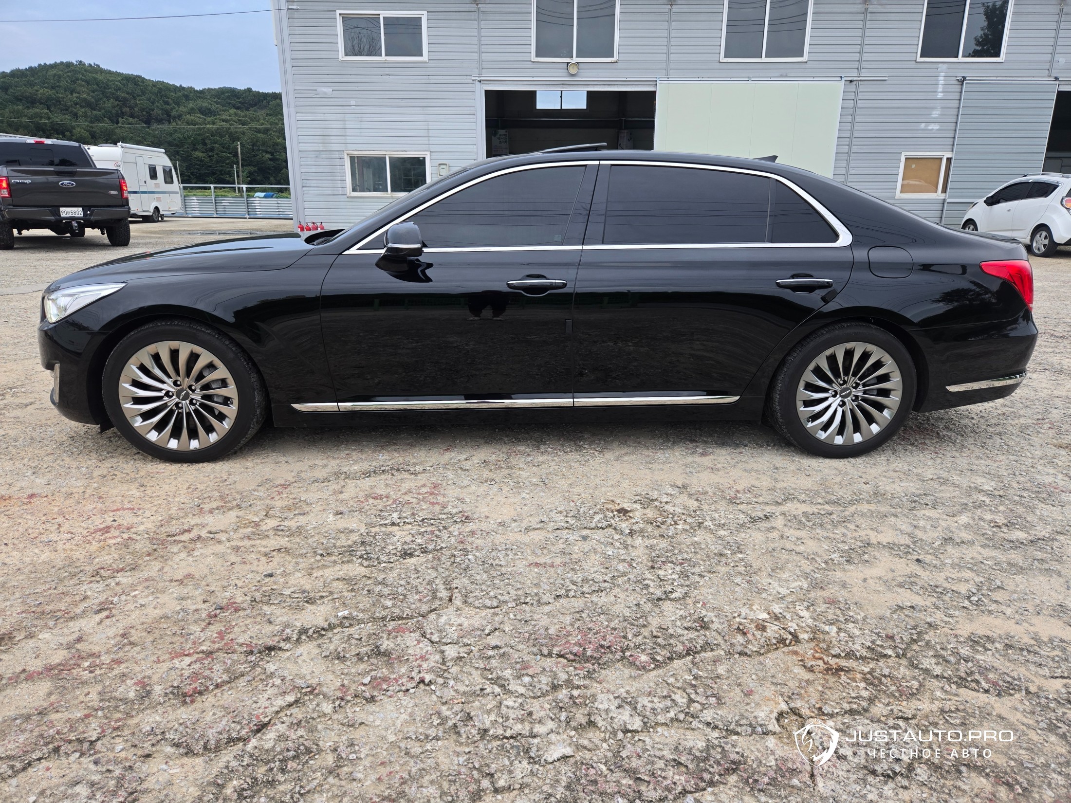 Автомобиль Genesis EQ900