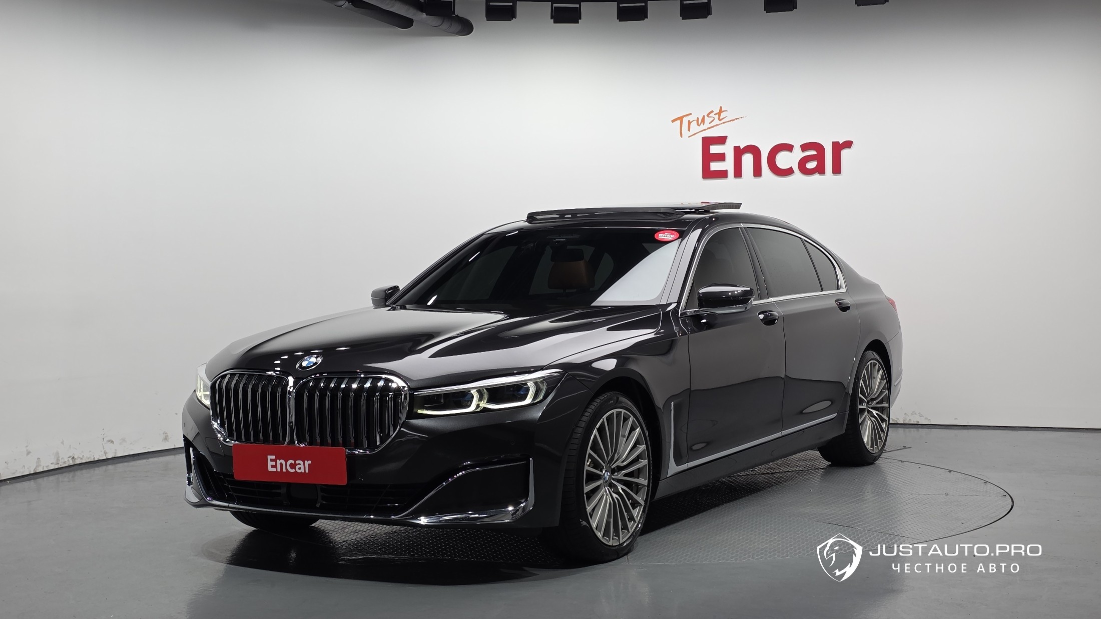 Автомобиль BMW 7-Series