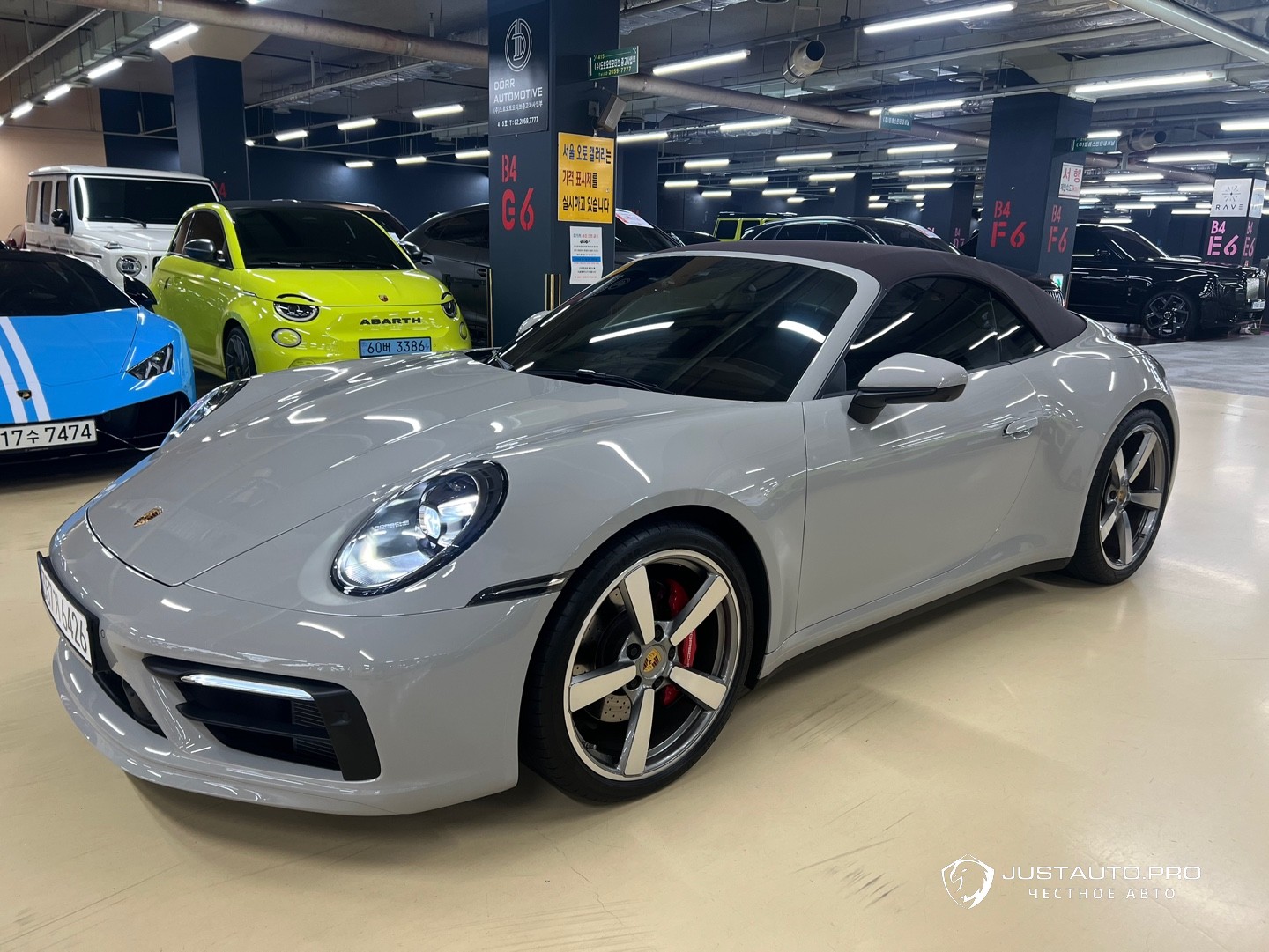 Автомобиль Porsche 911